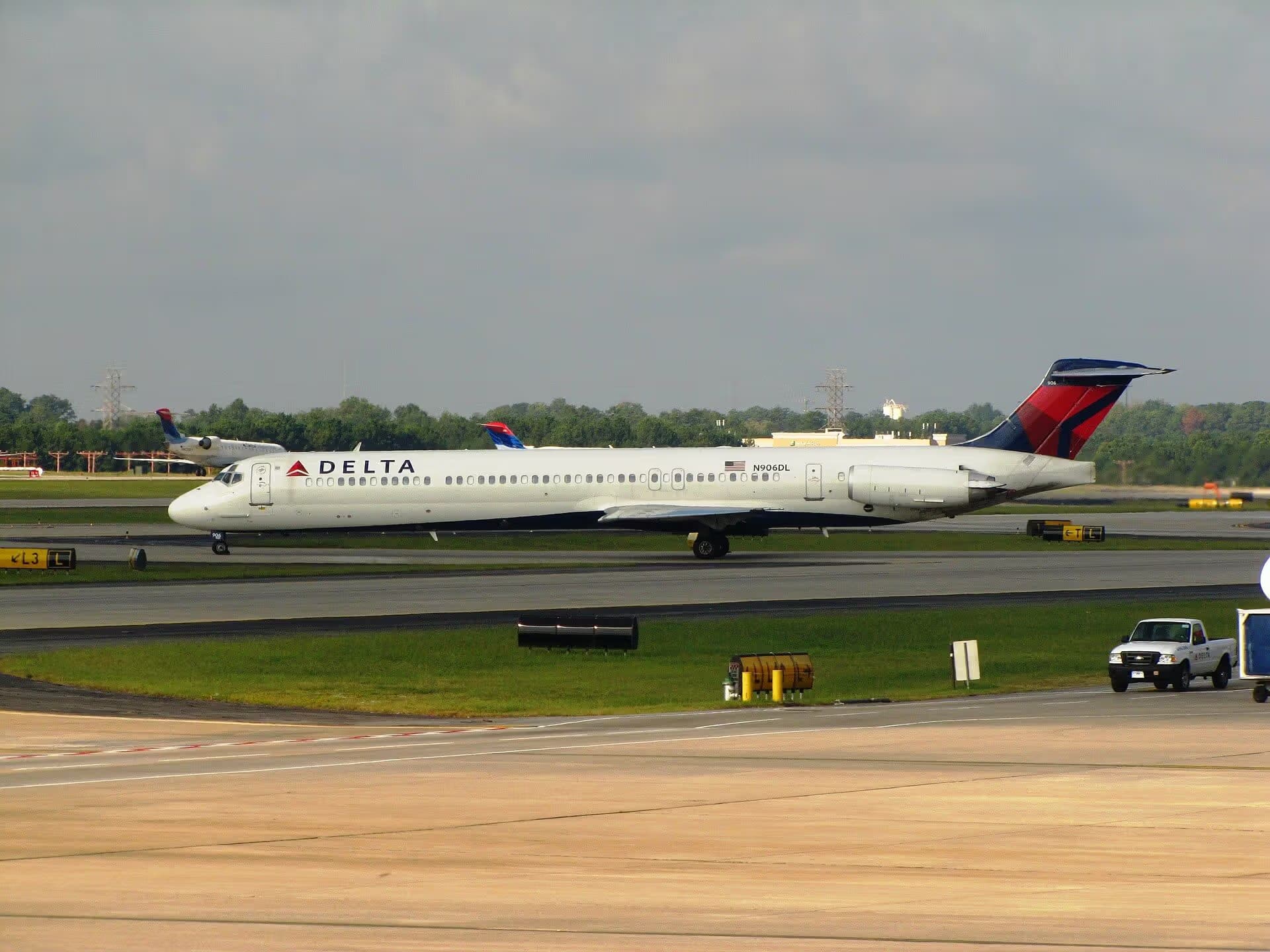 N906DL — Douglas