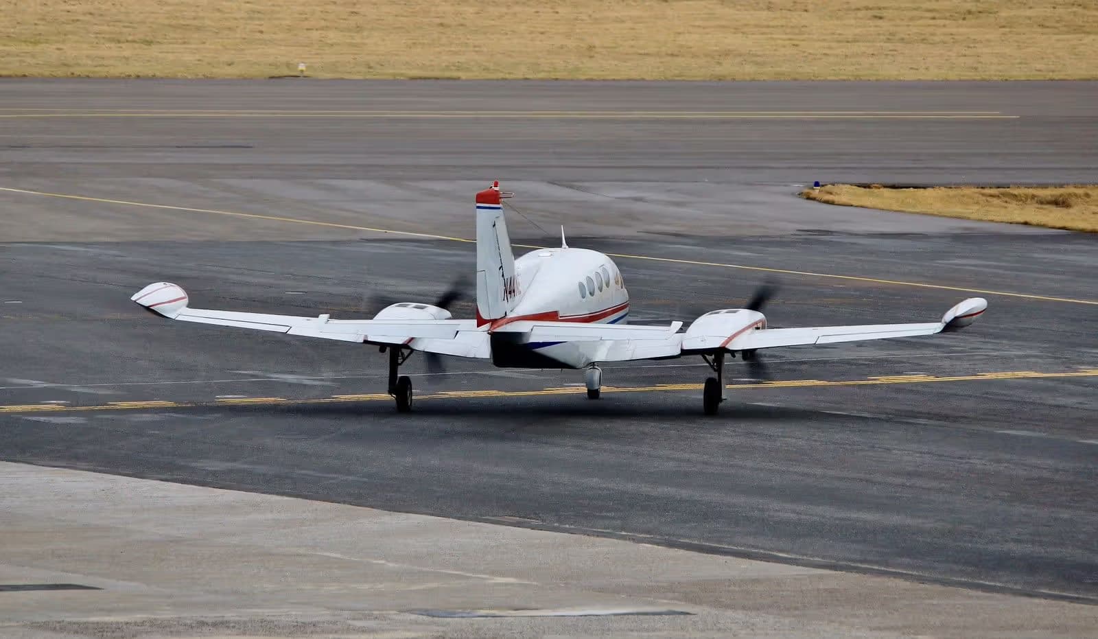 N44NE — Twin-engine aircraft