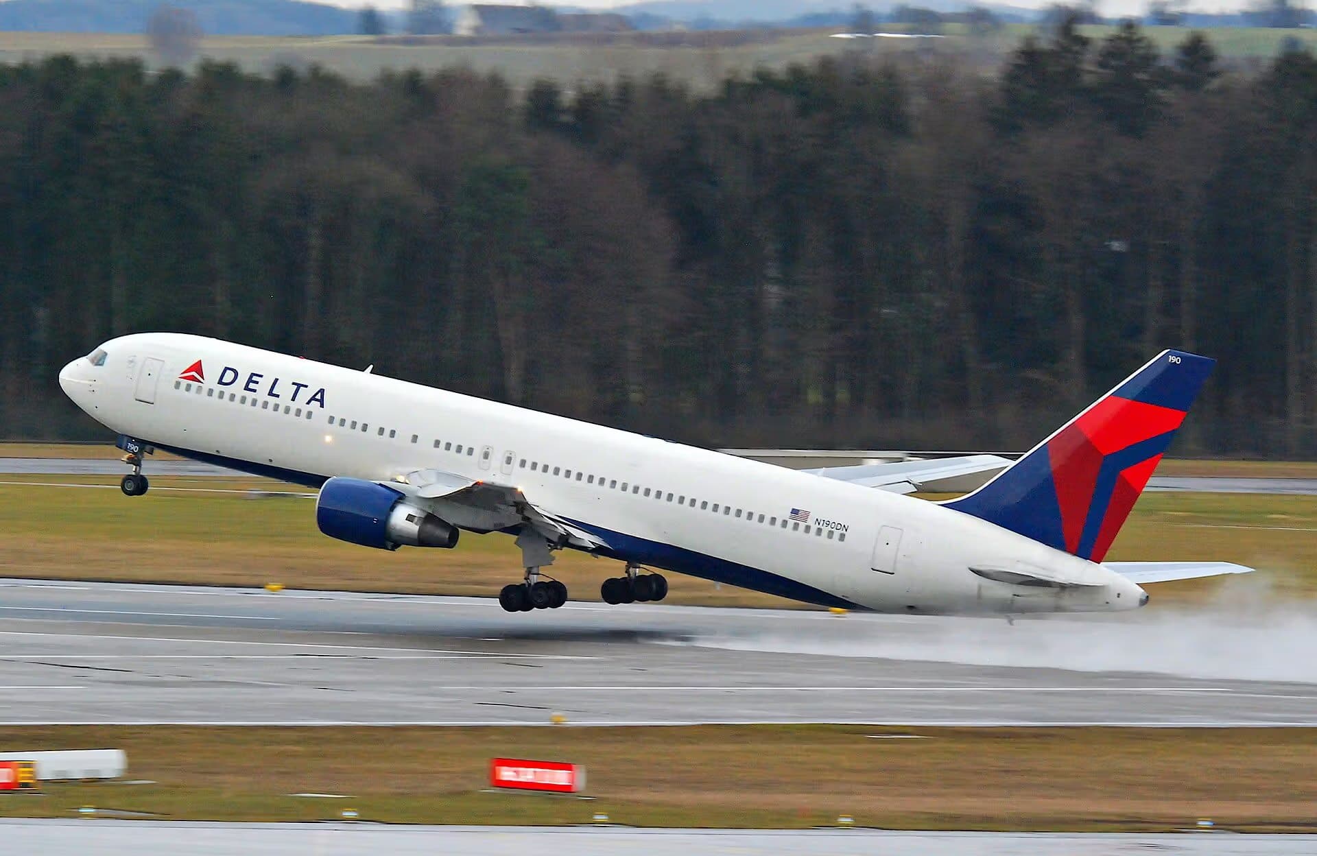 N190DN — Twin-engine aircraft