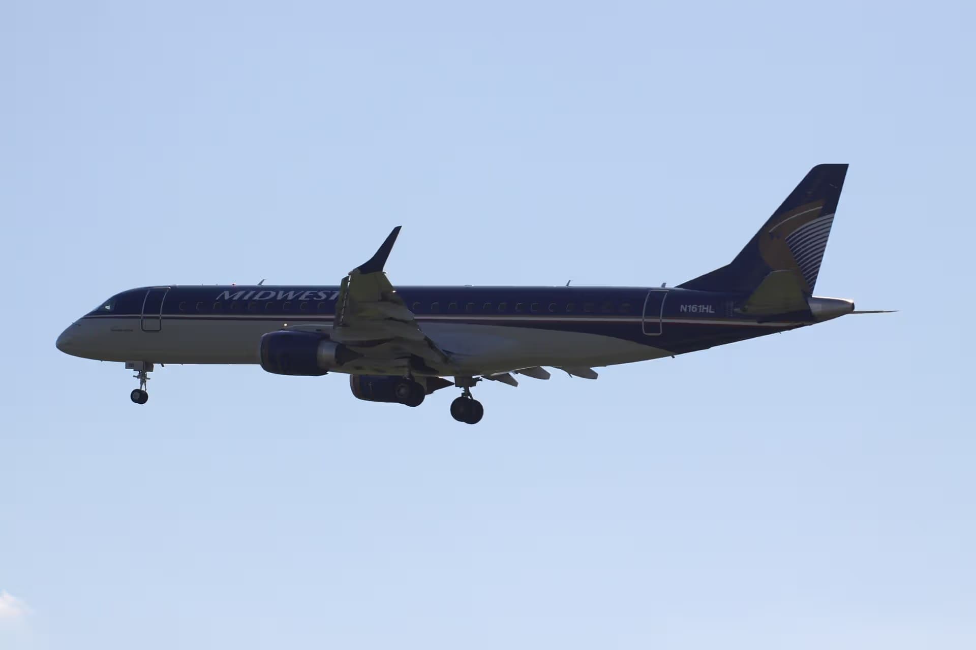 N161HL — Twin-engine aircraft