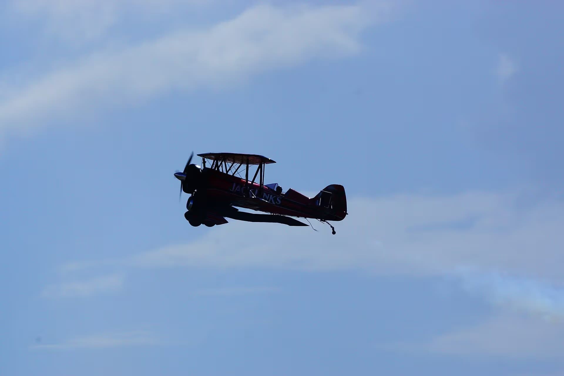 Unidentified — Single-engine aircraft