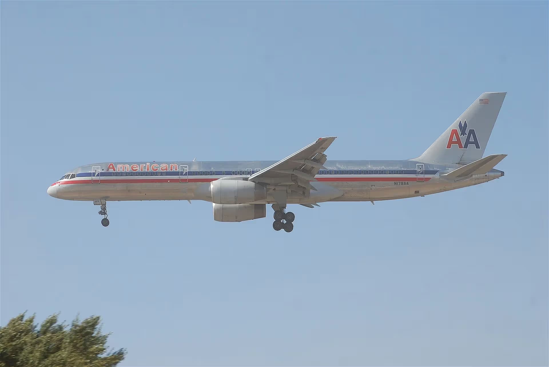N178AA — Twin-engine aircraft