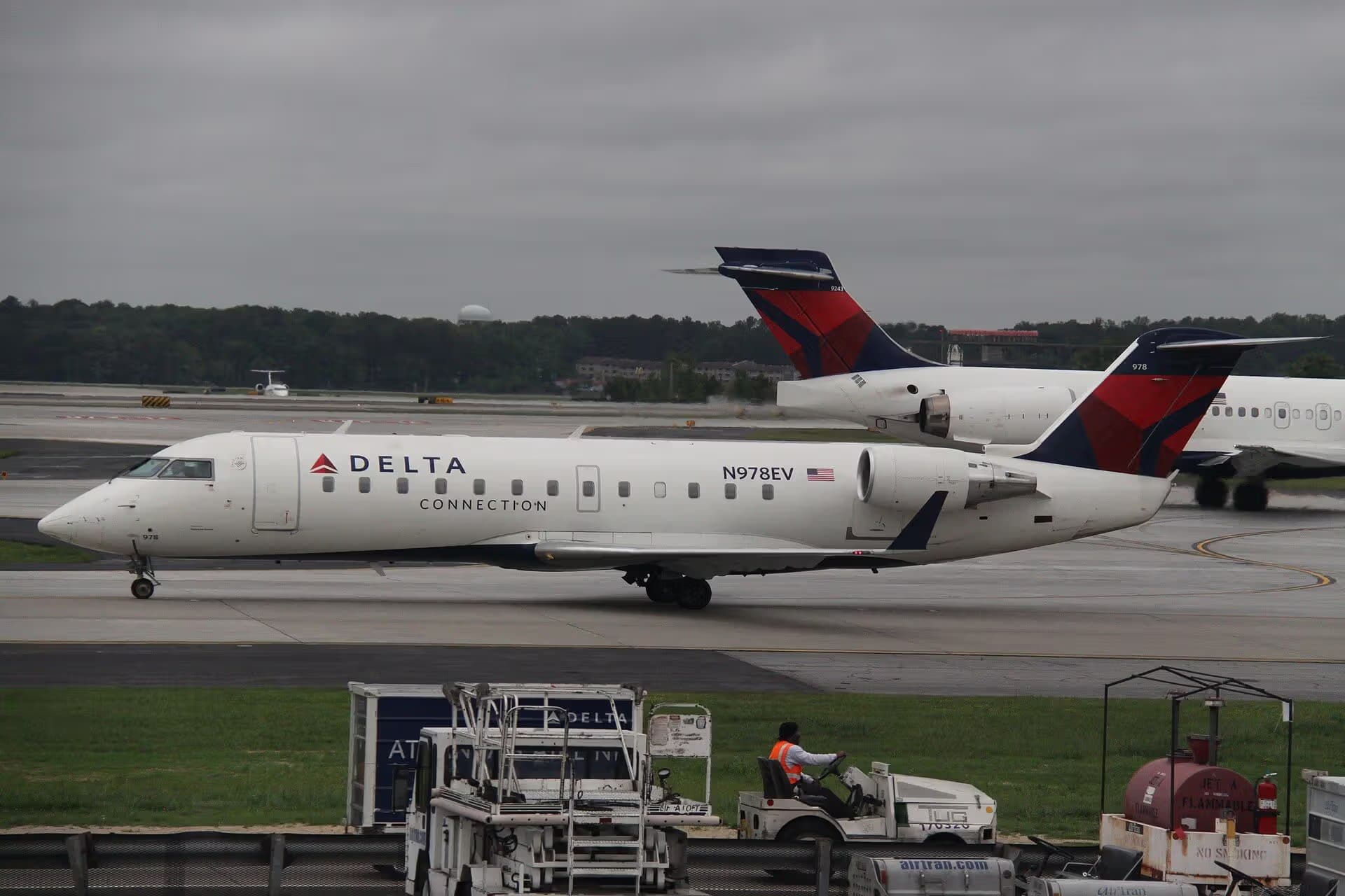 N978EV — Twin-engine aircraft