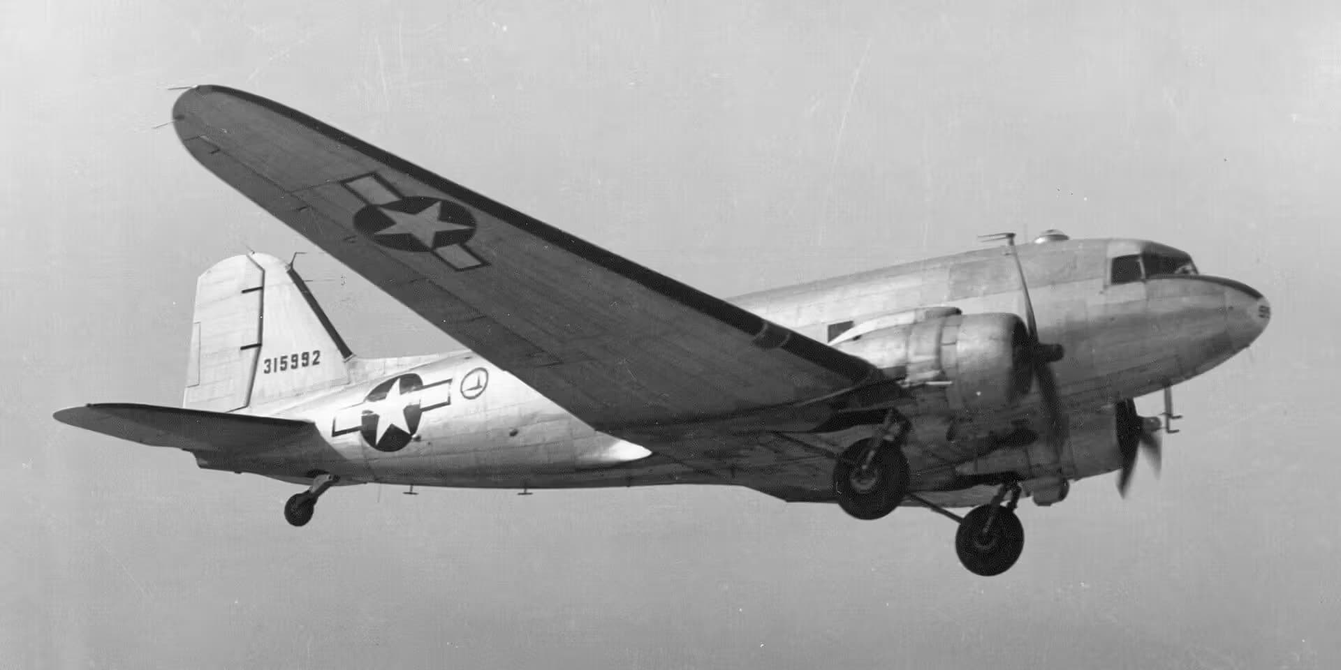 Unidentified — Twin-engine aircraft