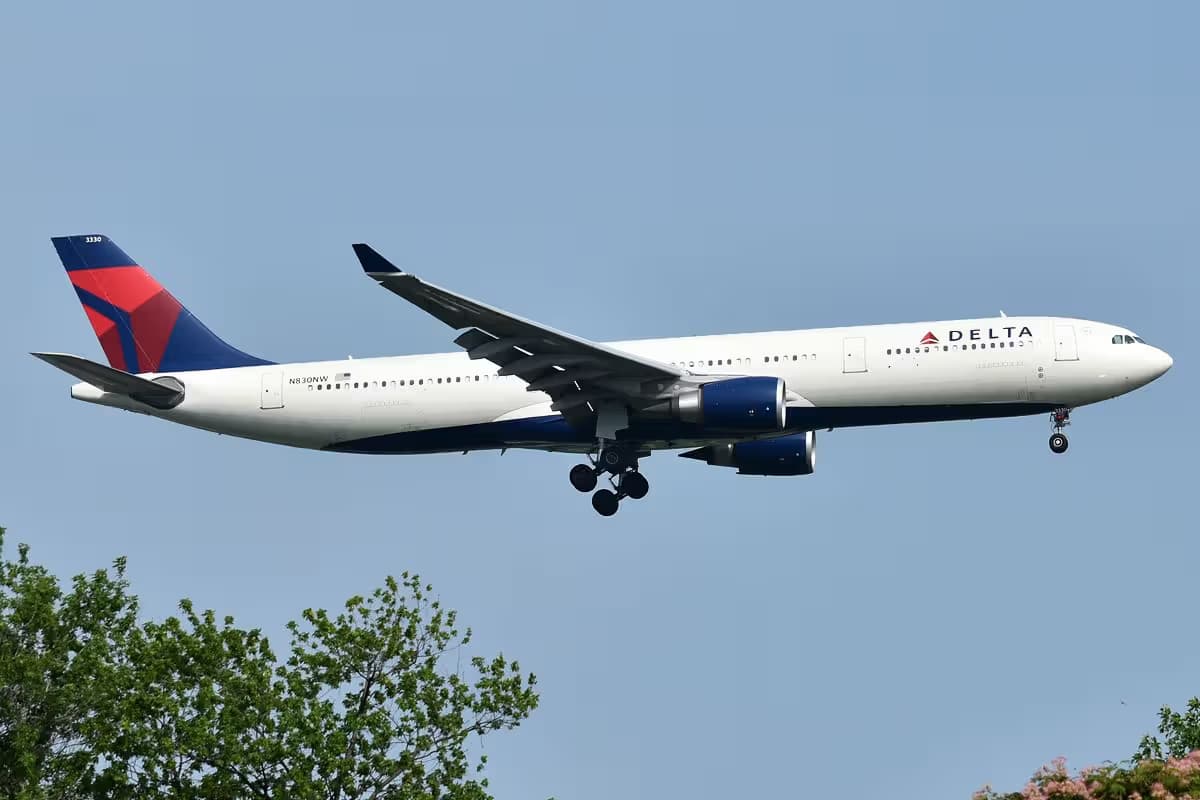 N830NW — Twin-engine aircraft