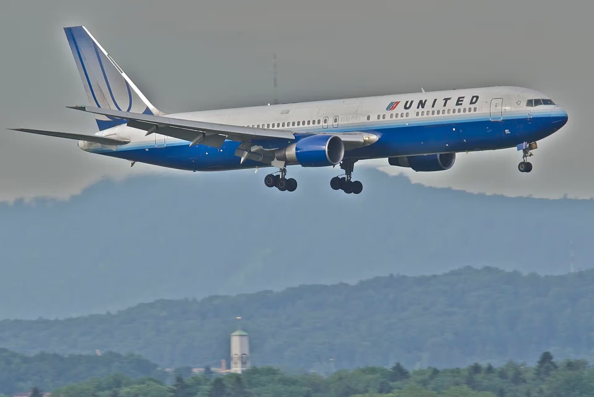 N657UA — Boeing