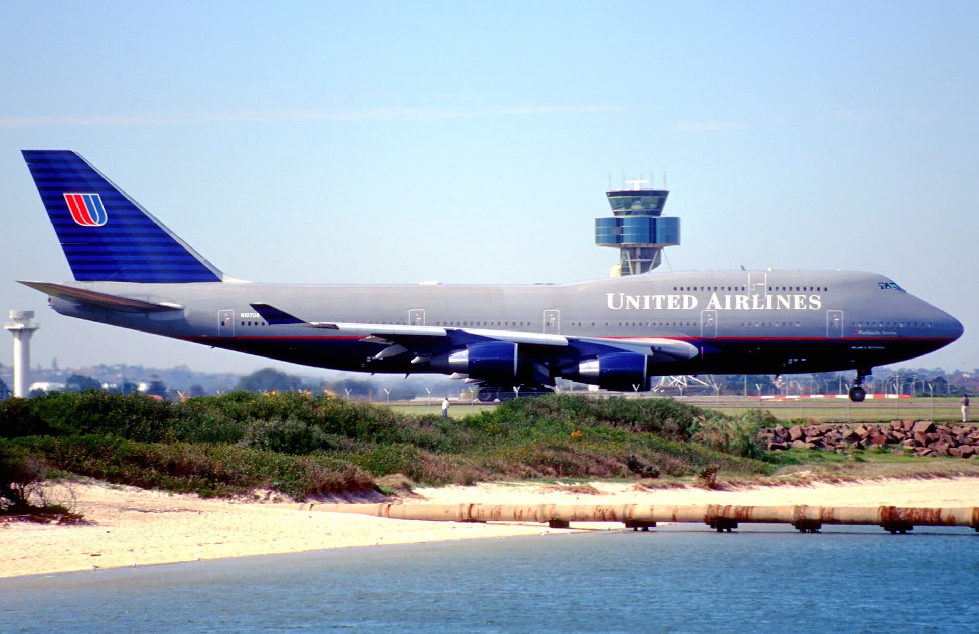 N107UA — Boeing