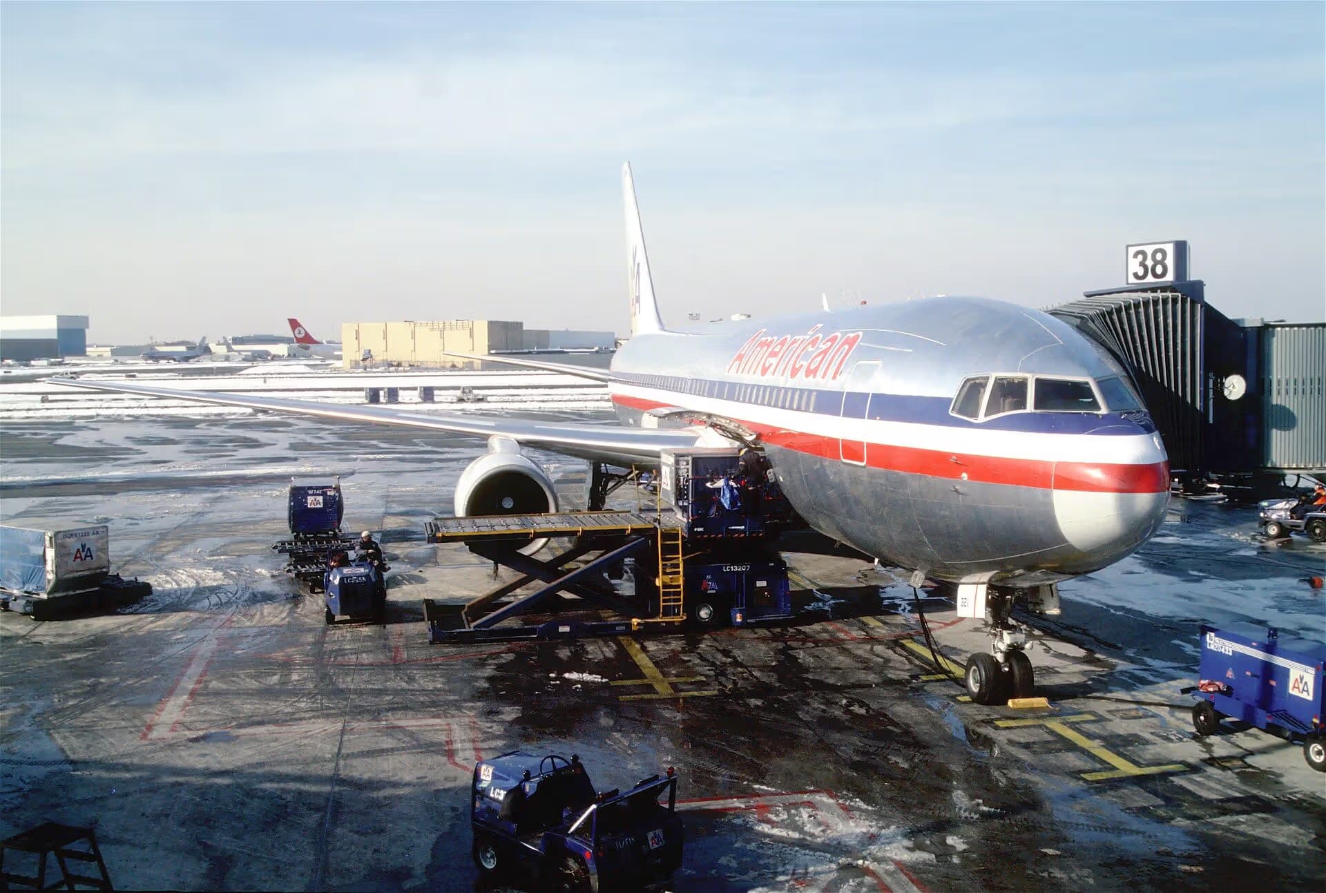 N321AA — Boeing