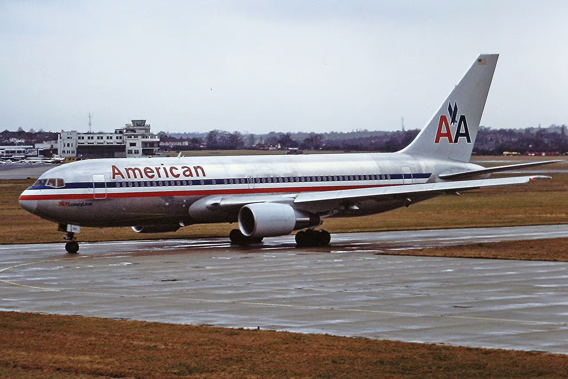 N320AA — Boeing