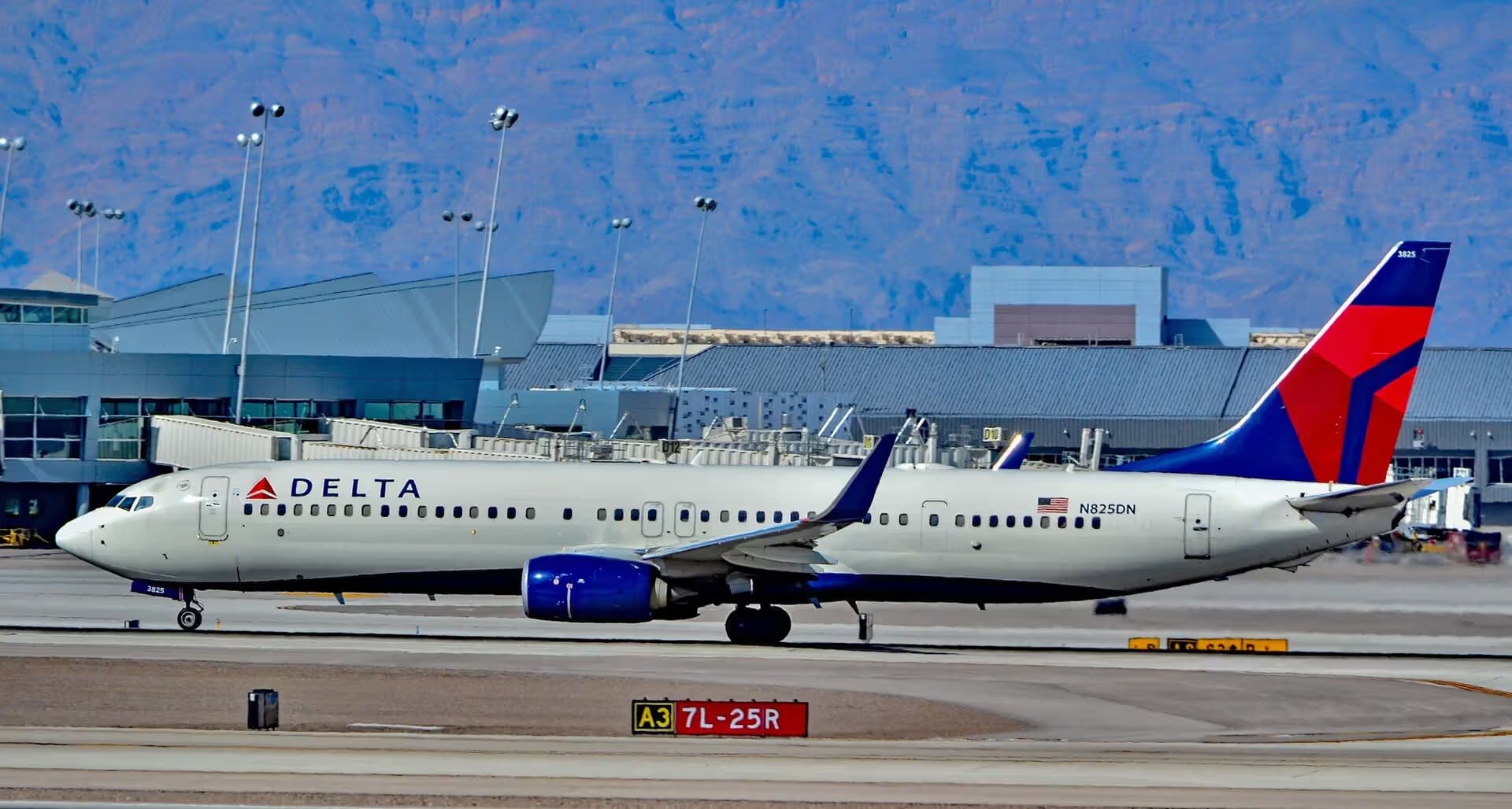 N825DN — Boeing