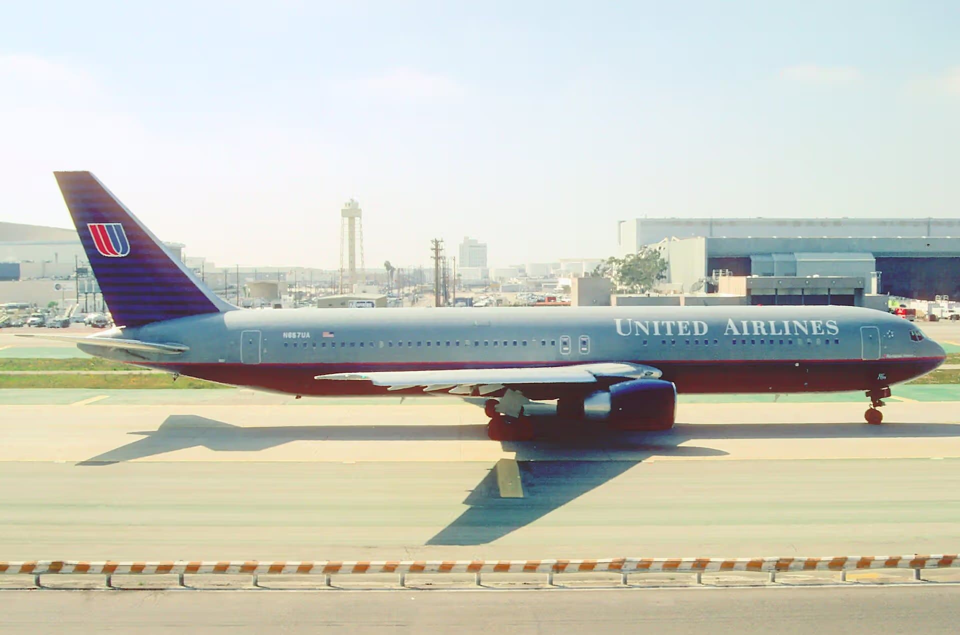 N657UA — Boeing