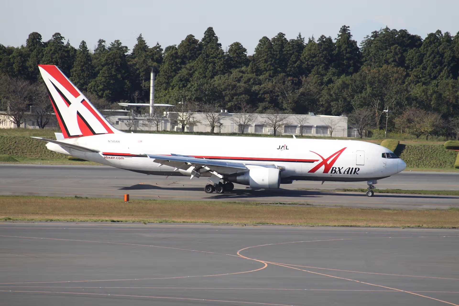 N745AX — Twin-engine aircraft