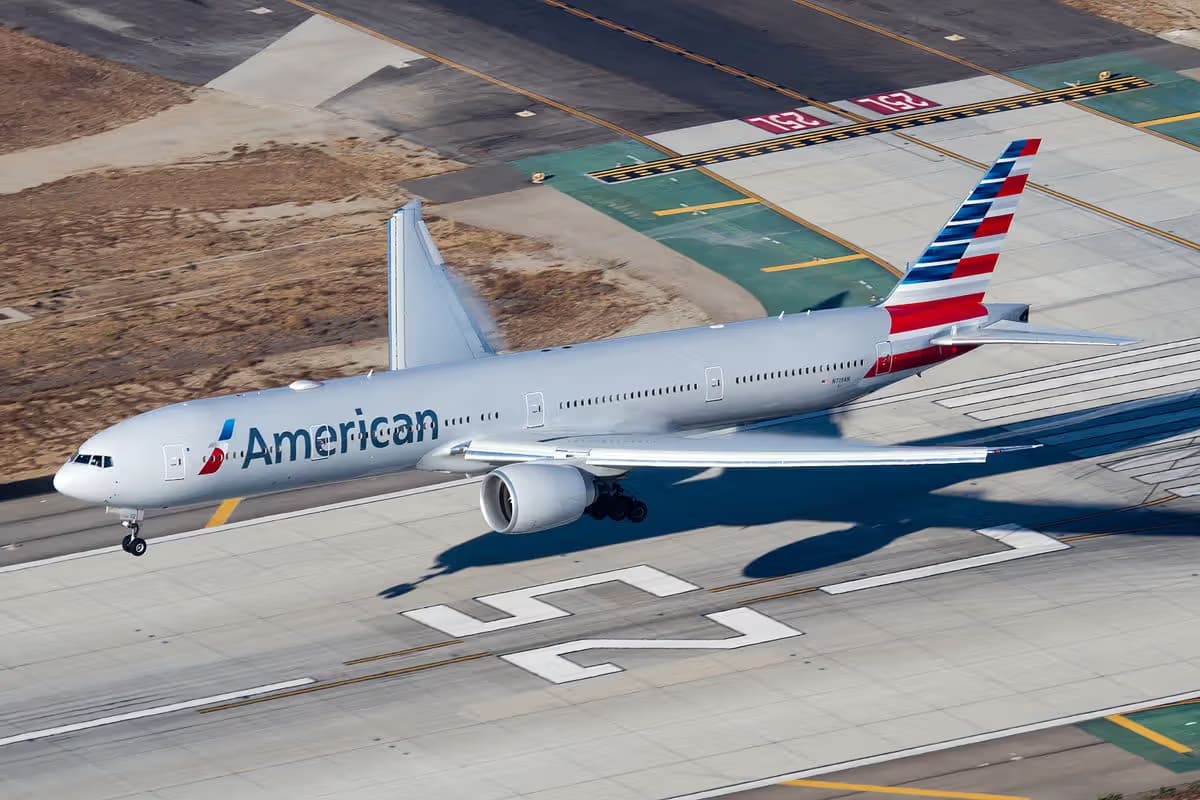 N719AN — Twin-engine aircraft at Los Angeles International Airport