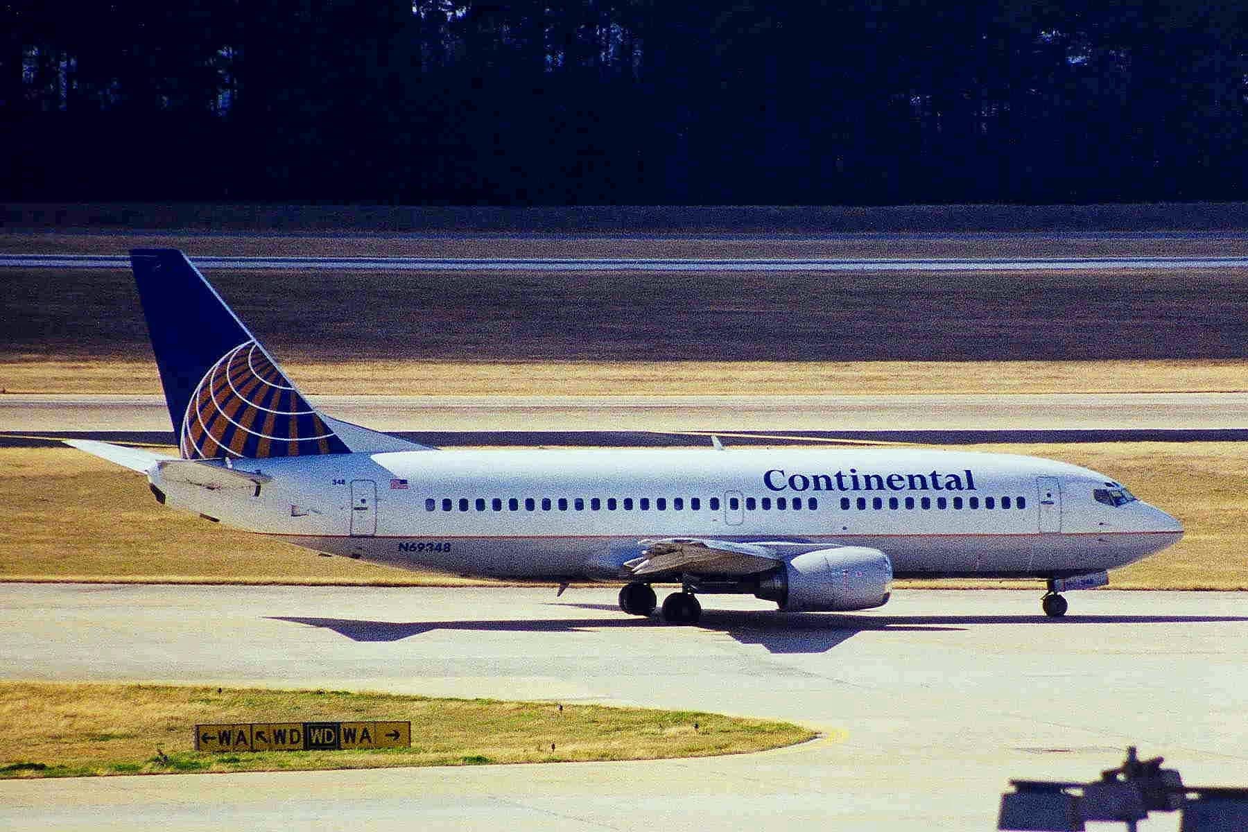 N69348 — Twin-engine aircraft