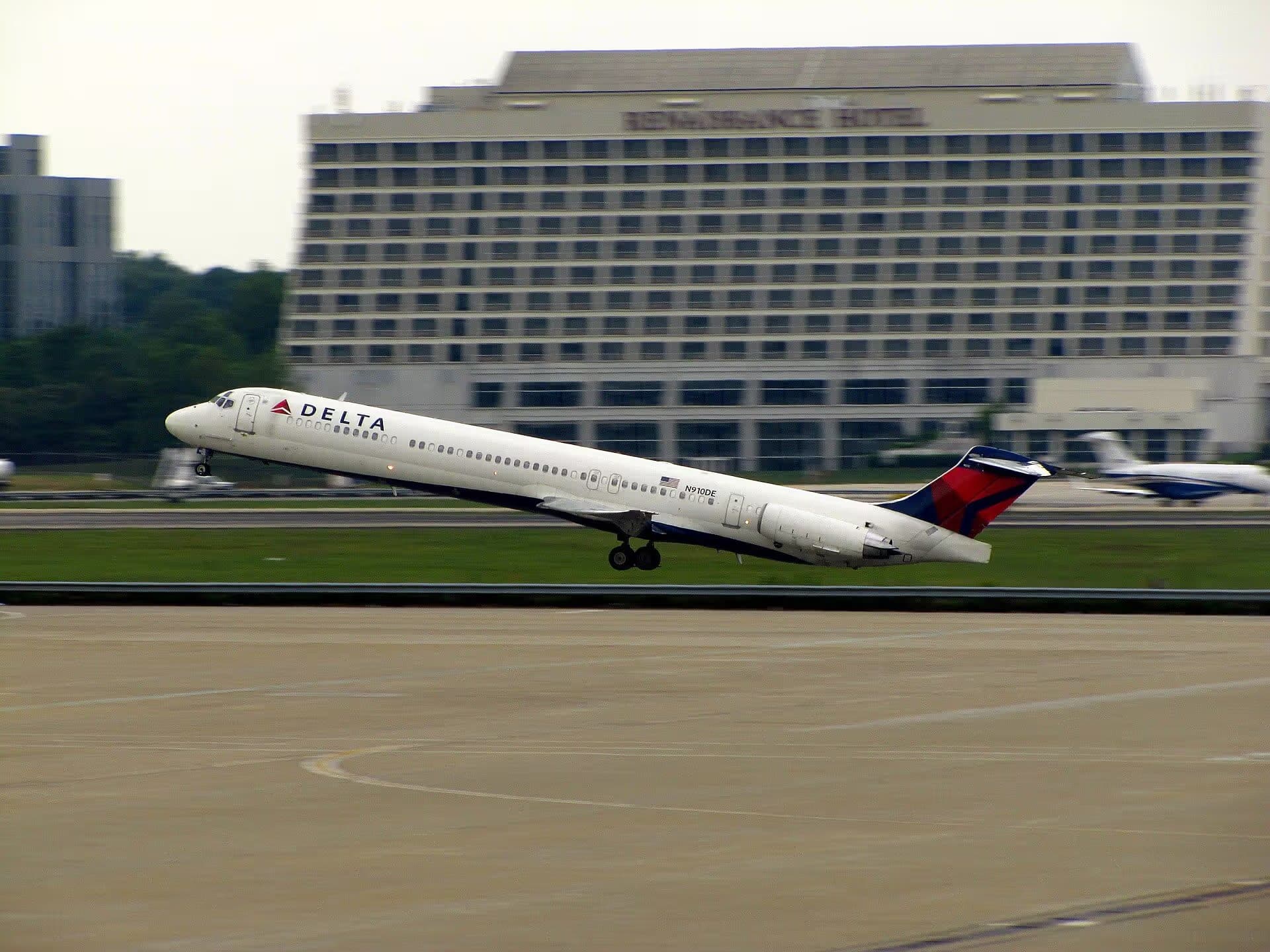 N910DE — Douglas