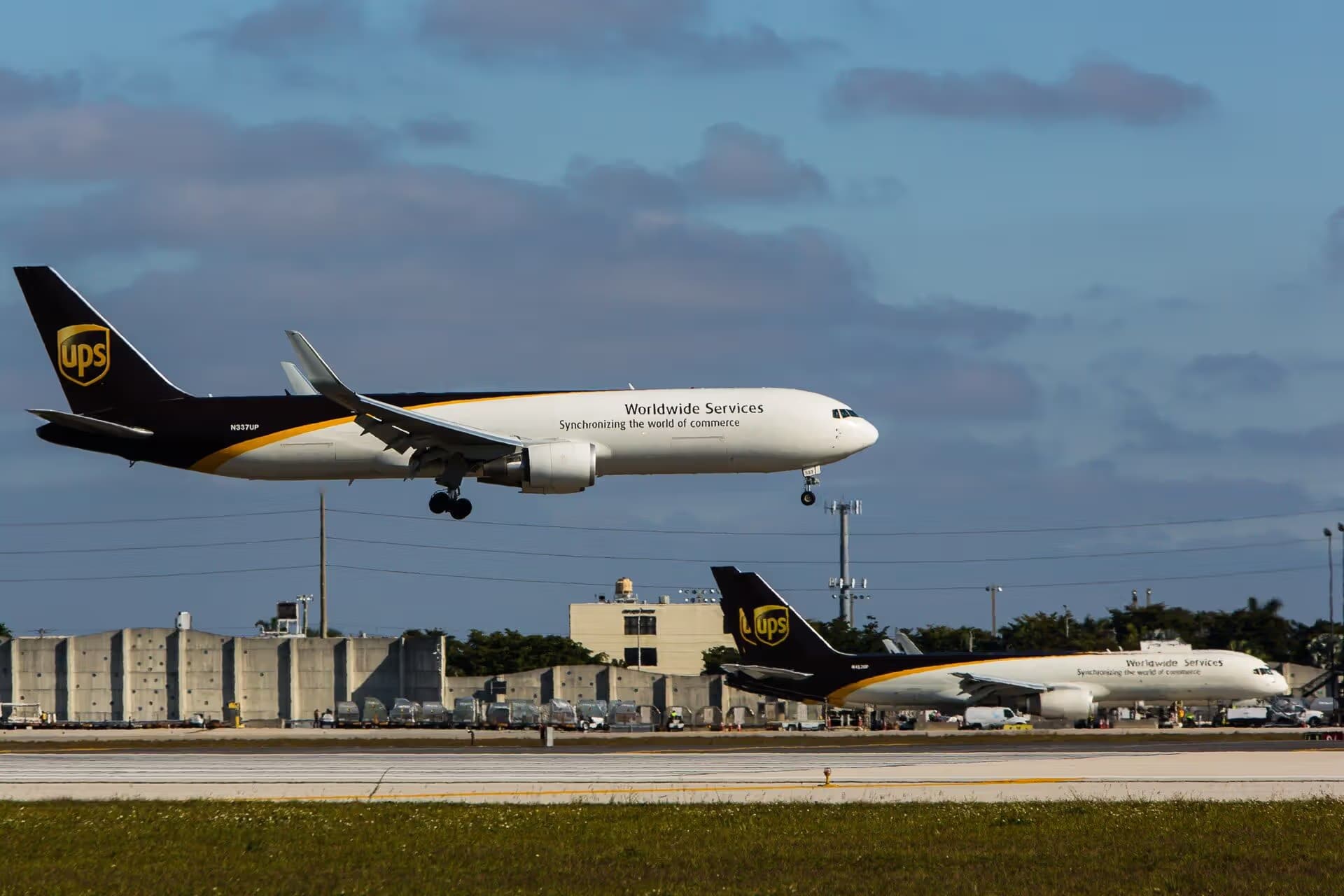 N337UP — Boeing