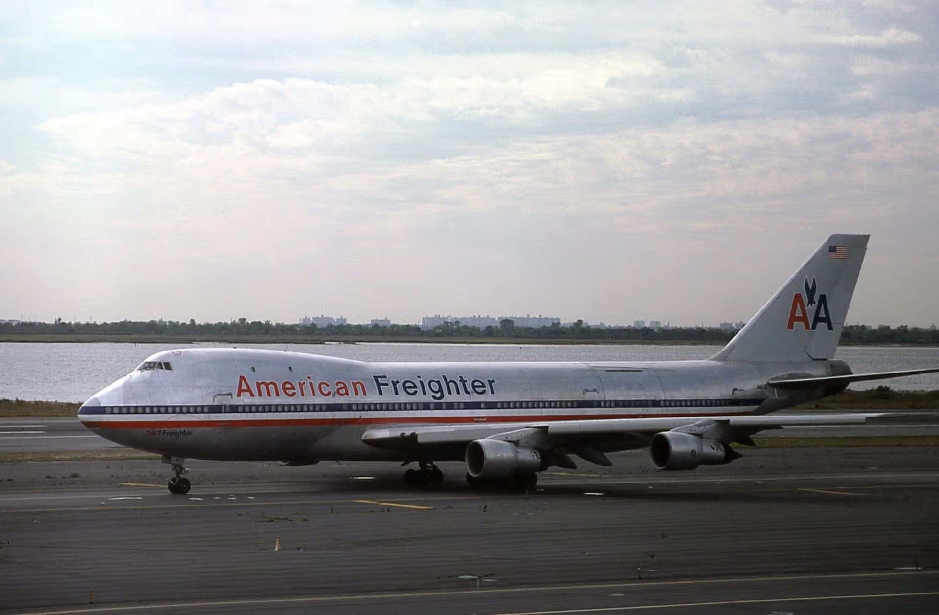 N9676 — Boeing
