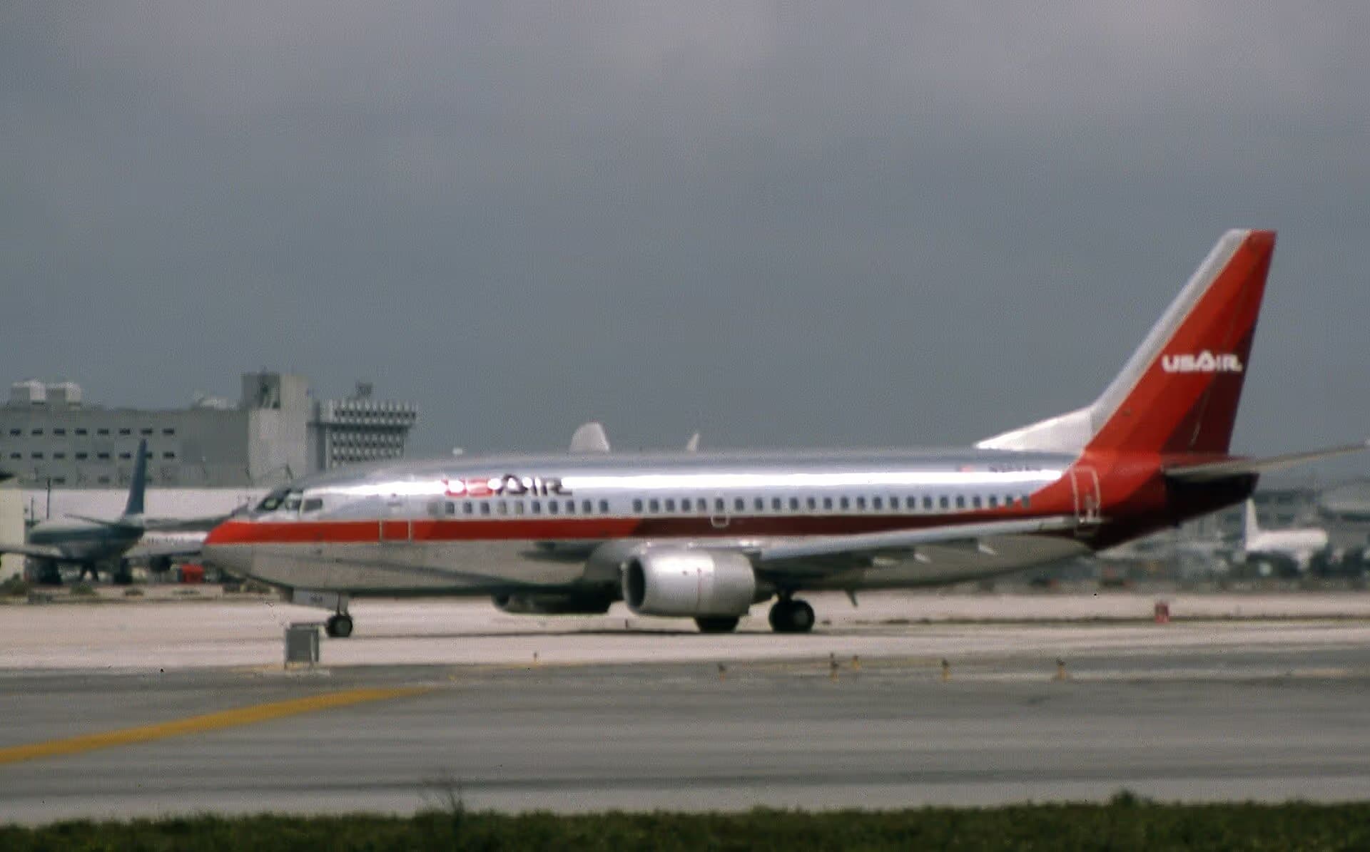 N382AU — Twin-engine aircraft