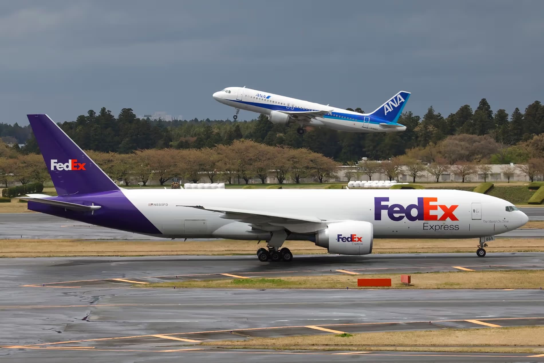 N885FD — Twin-engine aircraft