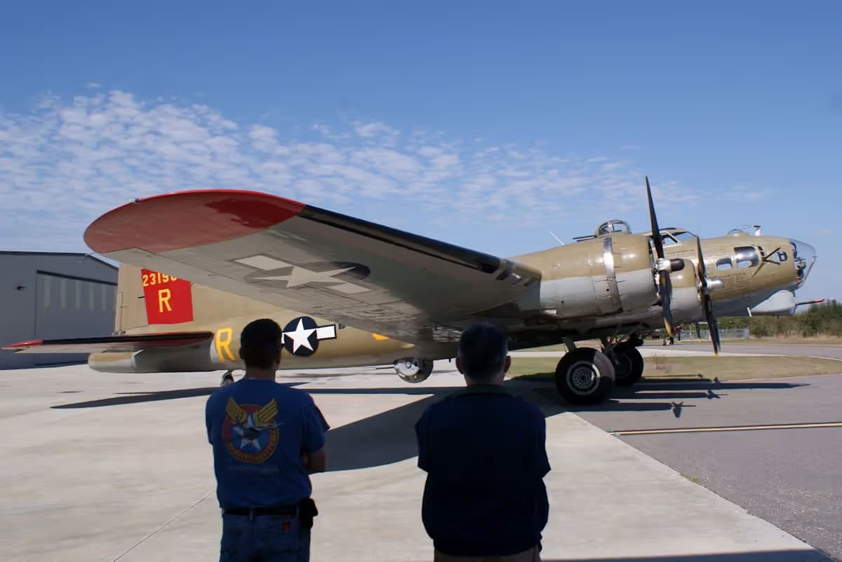 Unidentified — Twin-engine aircraft