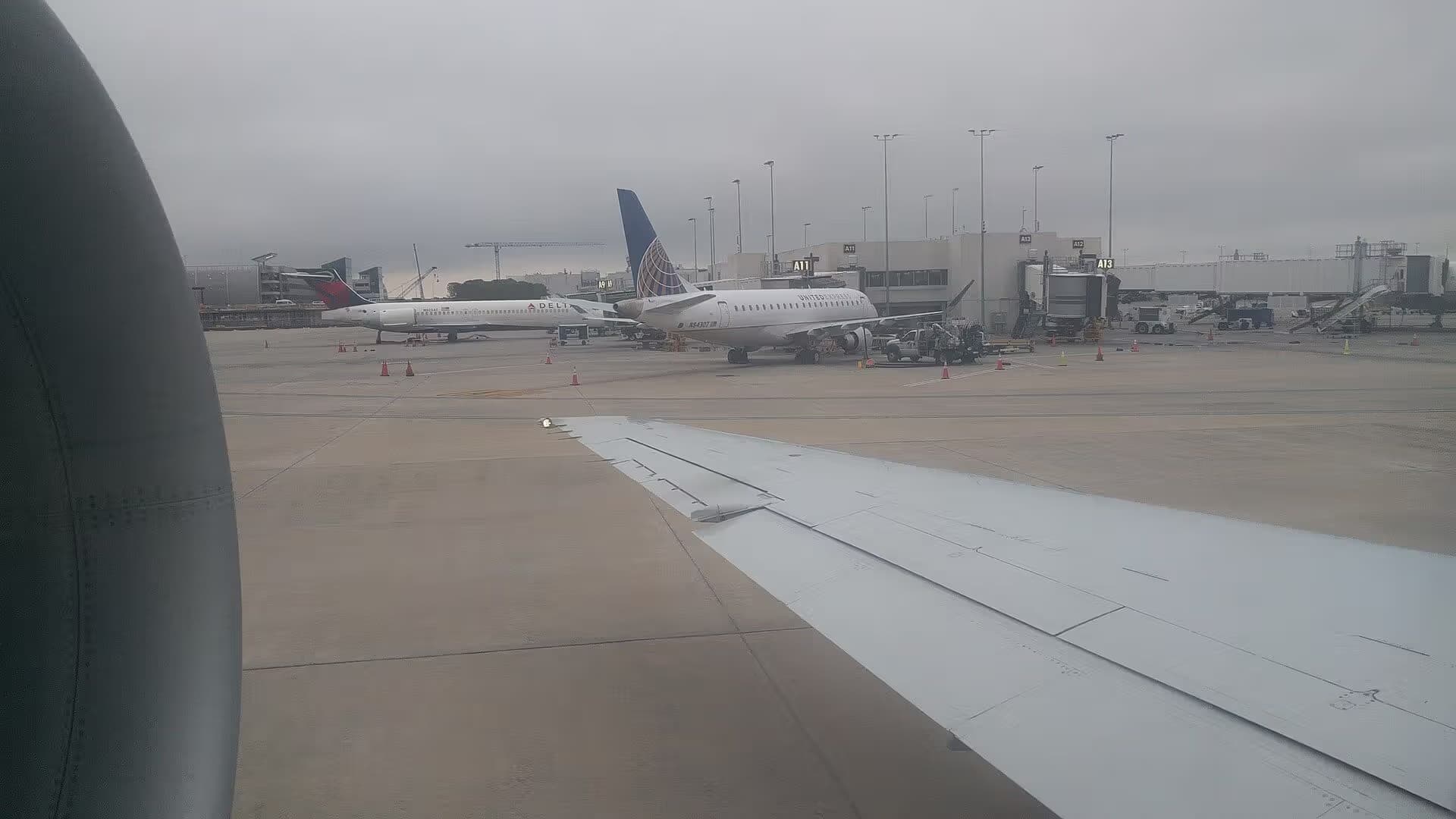 N84307 — Aircraft at Charlotte Douglas International Airport
