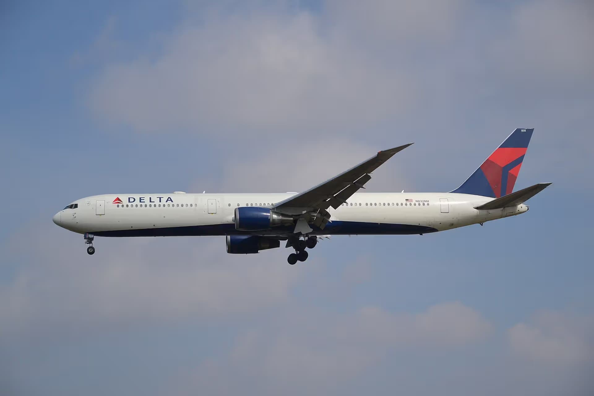 N832MH — Boeing