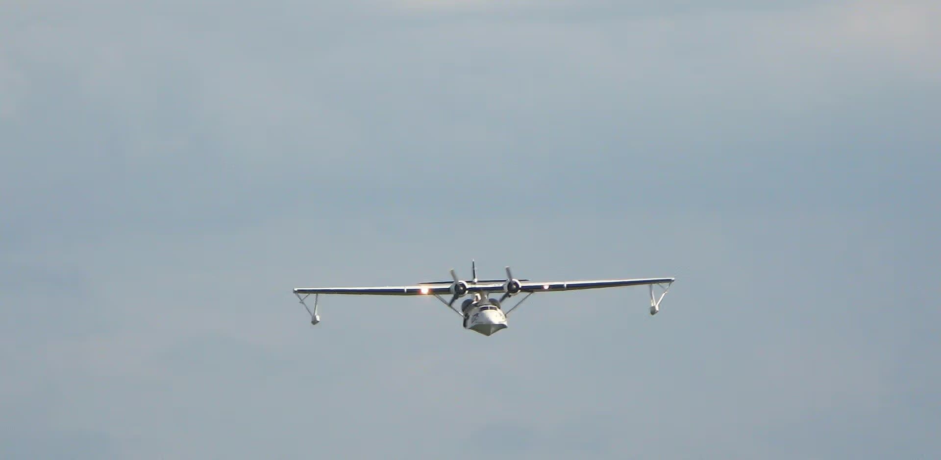 Unidentified — Twin-engine aircraft