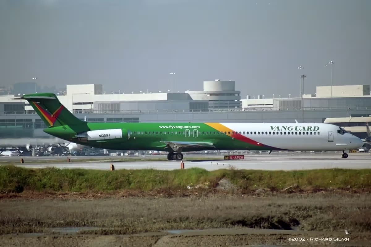 N135NJ — Douglas