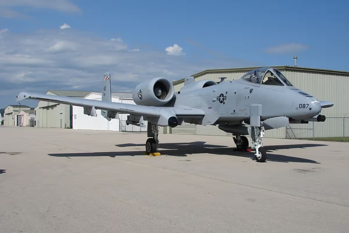 Unidentified — Twin-engine aircraft