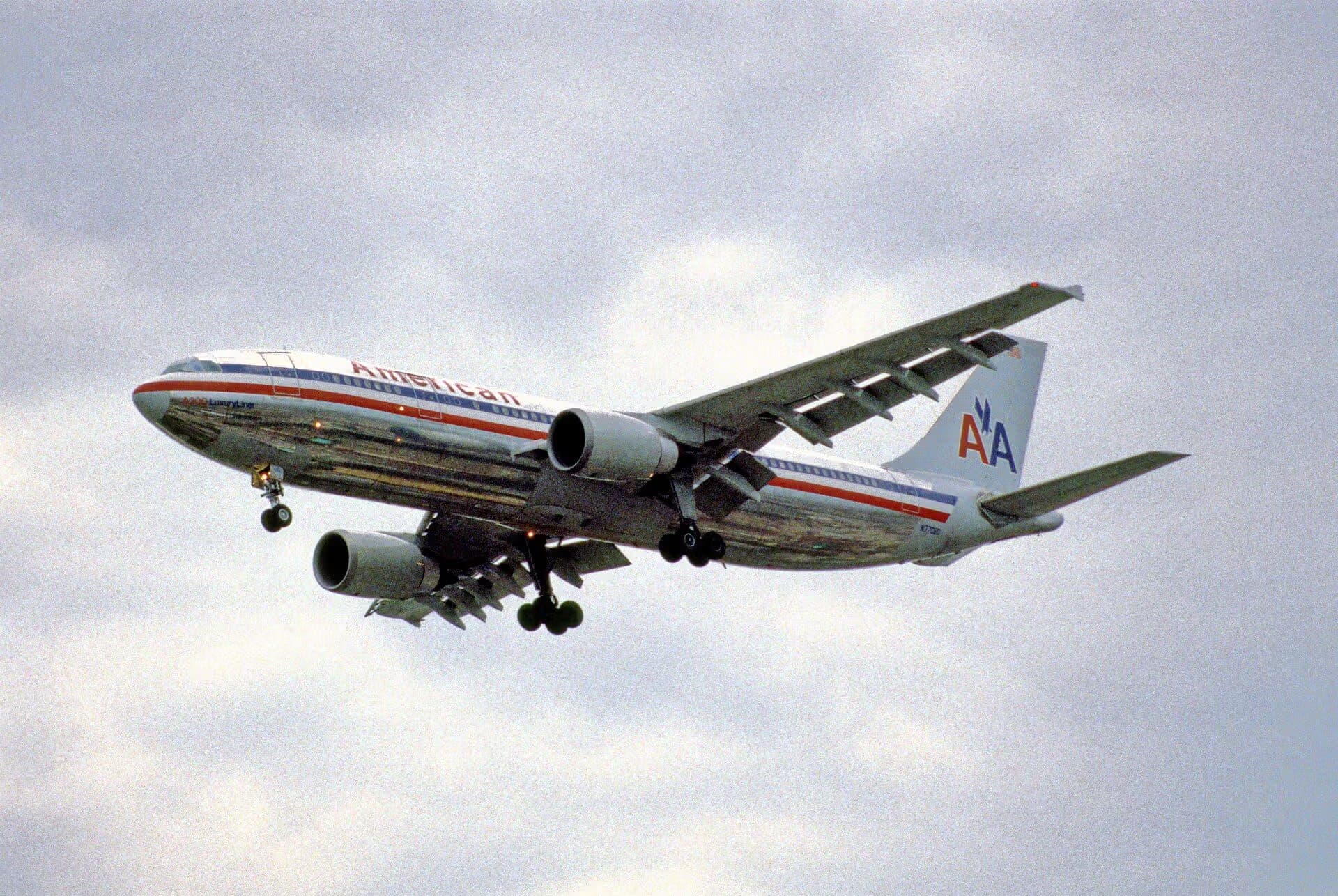 N77080 — Twin-engine aircraft