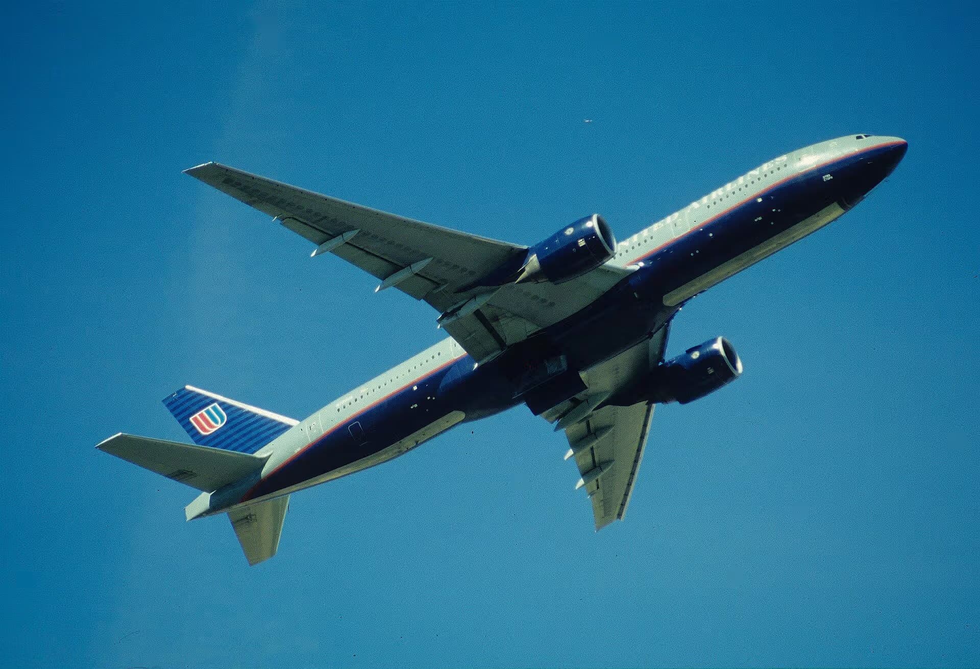 N783UA — Twin-engine aircraft