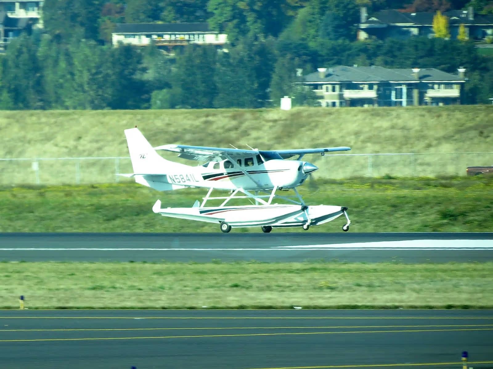 N5841L — Single-engine aircraft