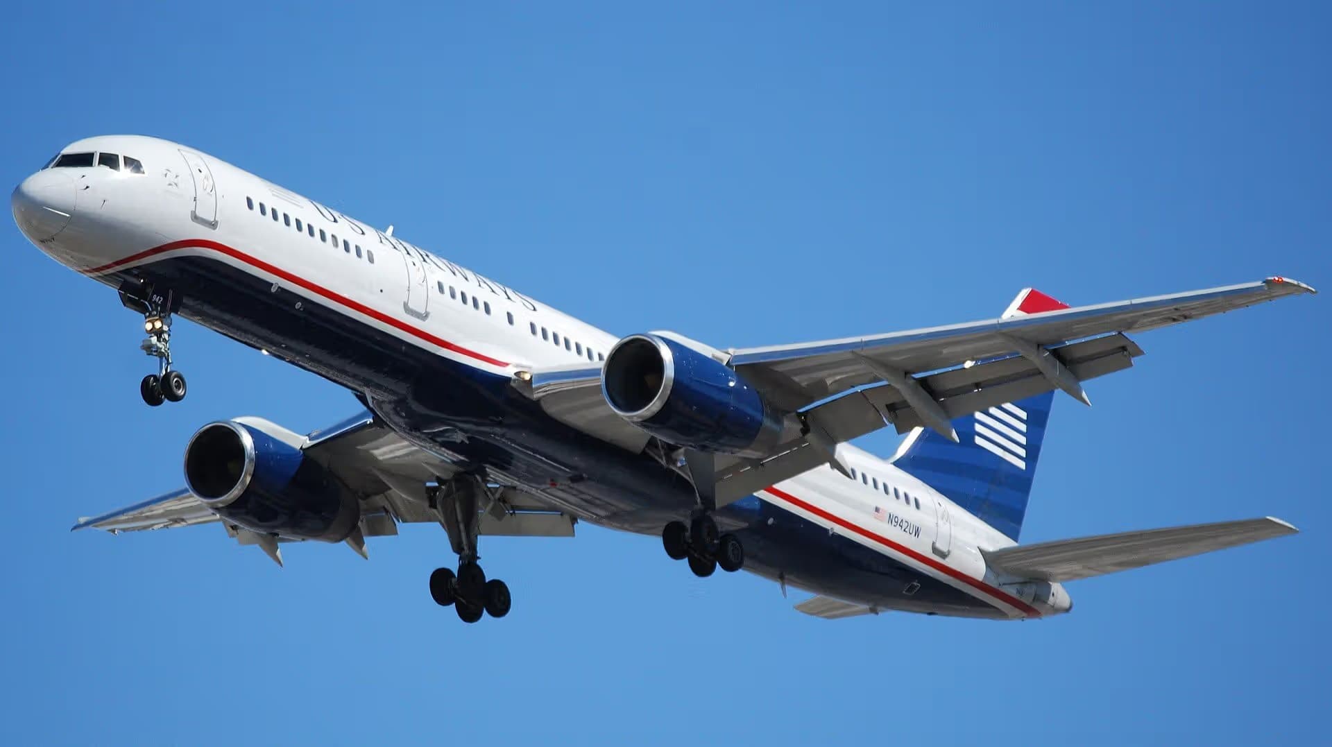 N942UW — Twin-engine aircraft