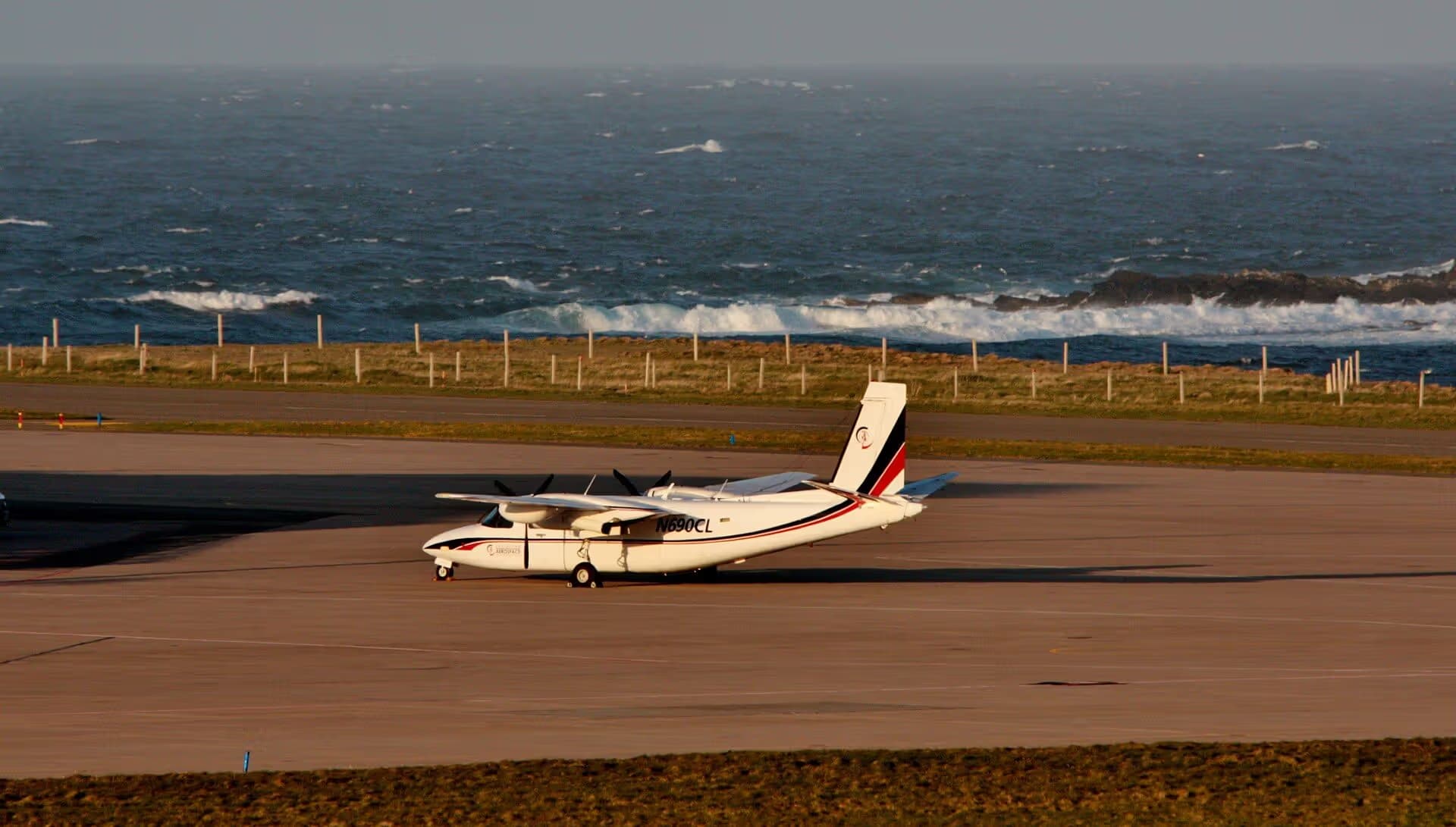 N690CL — Aircraft