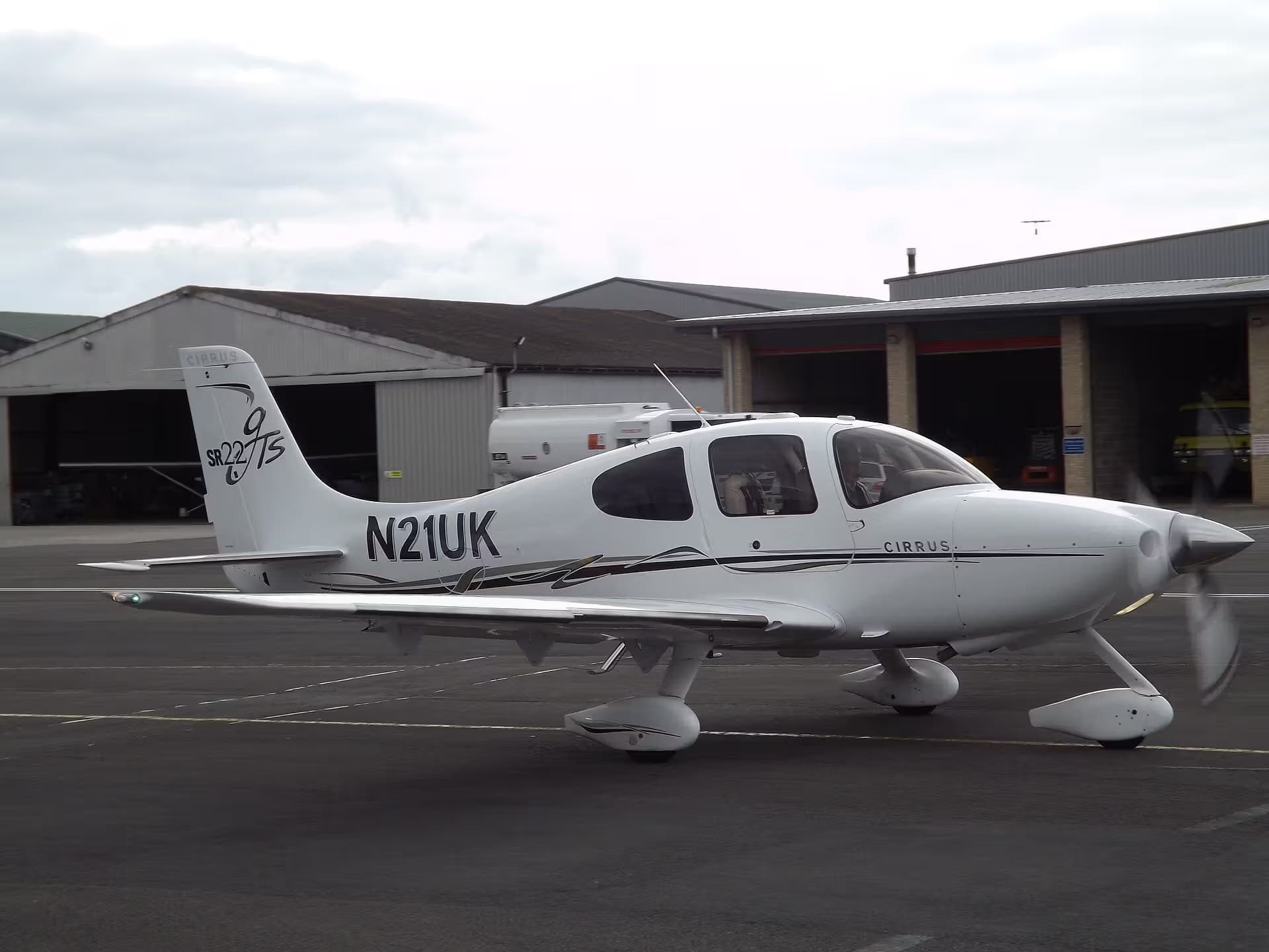 N21UK — Cirrus