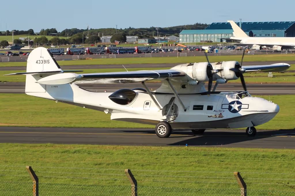 Unidentified — Twin-engine aircraft