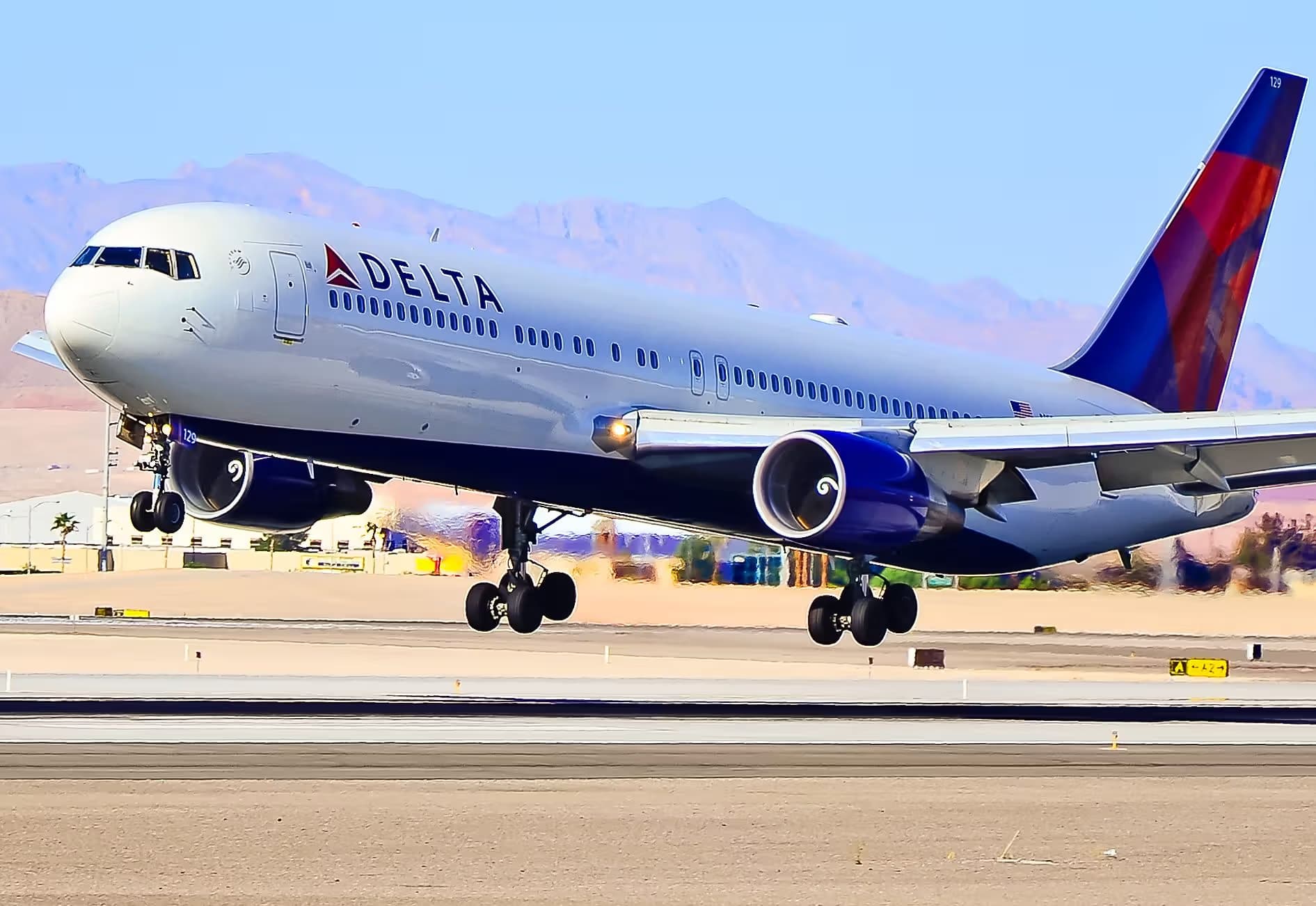 N129DL — Twin-engine aircraft