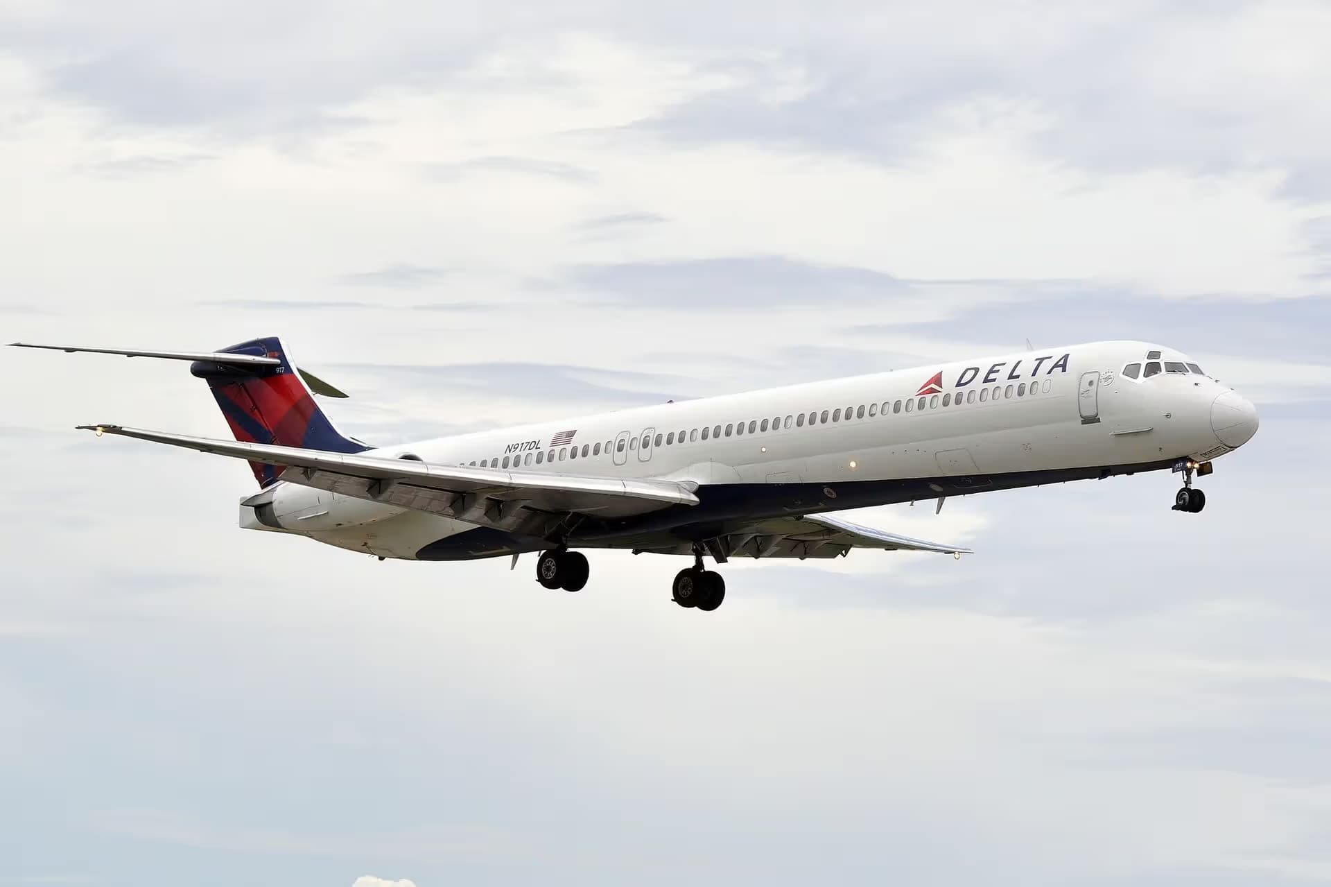 N917DL — Twin-engine aircraft