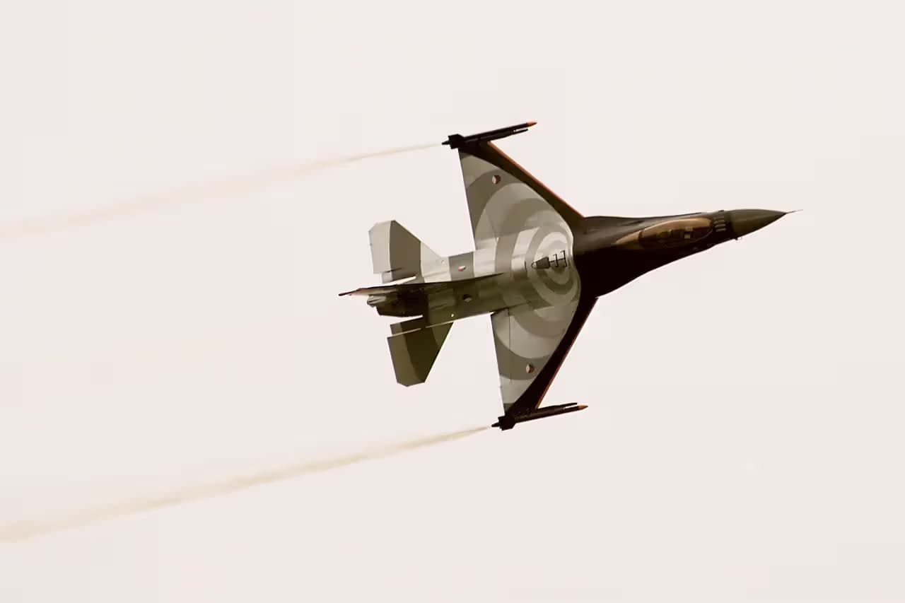 Unidentified — Single-engine aircraft