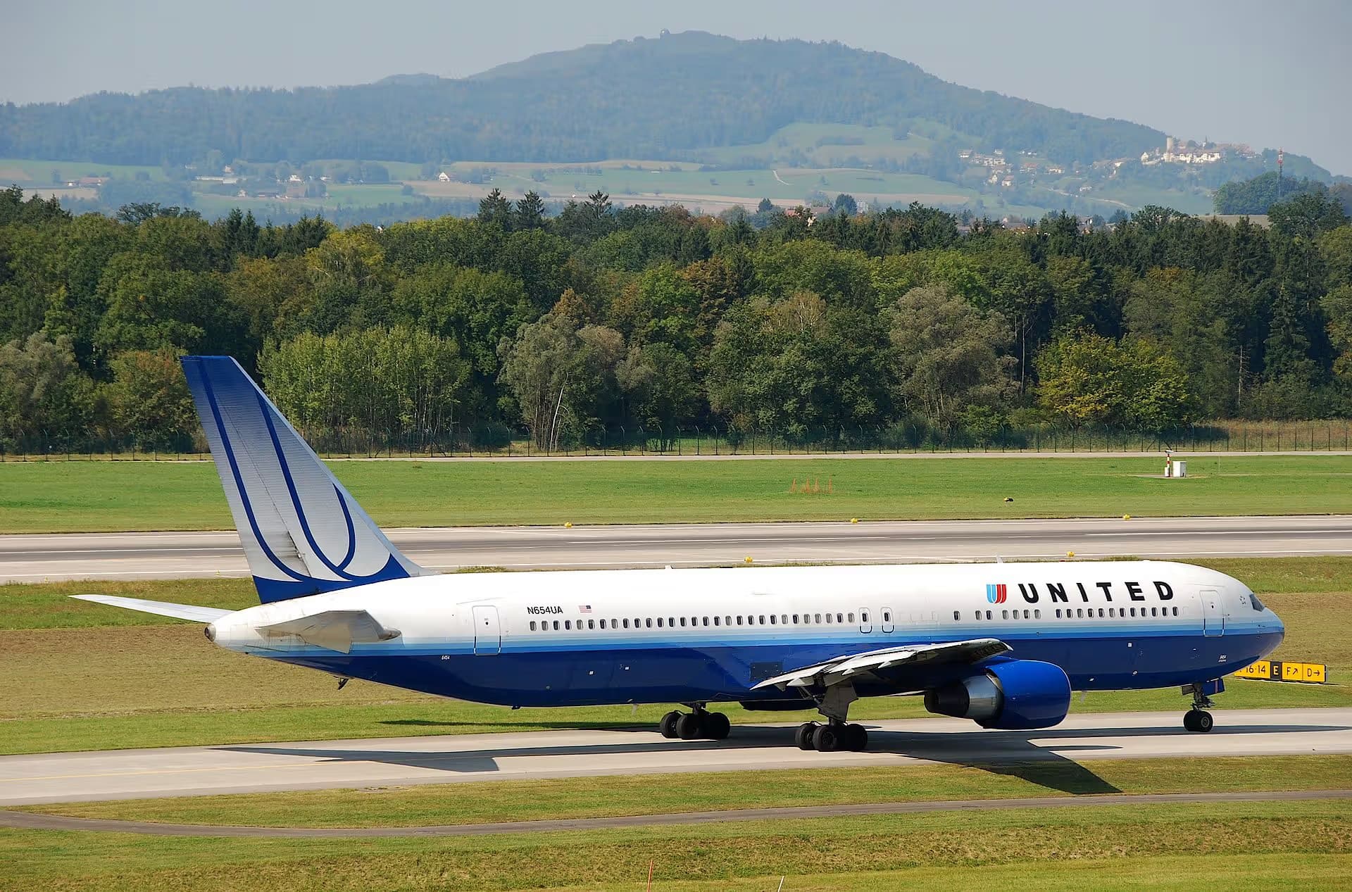 N654UA — Boeing
