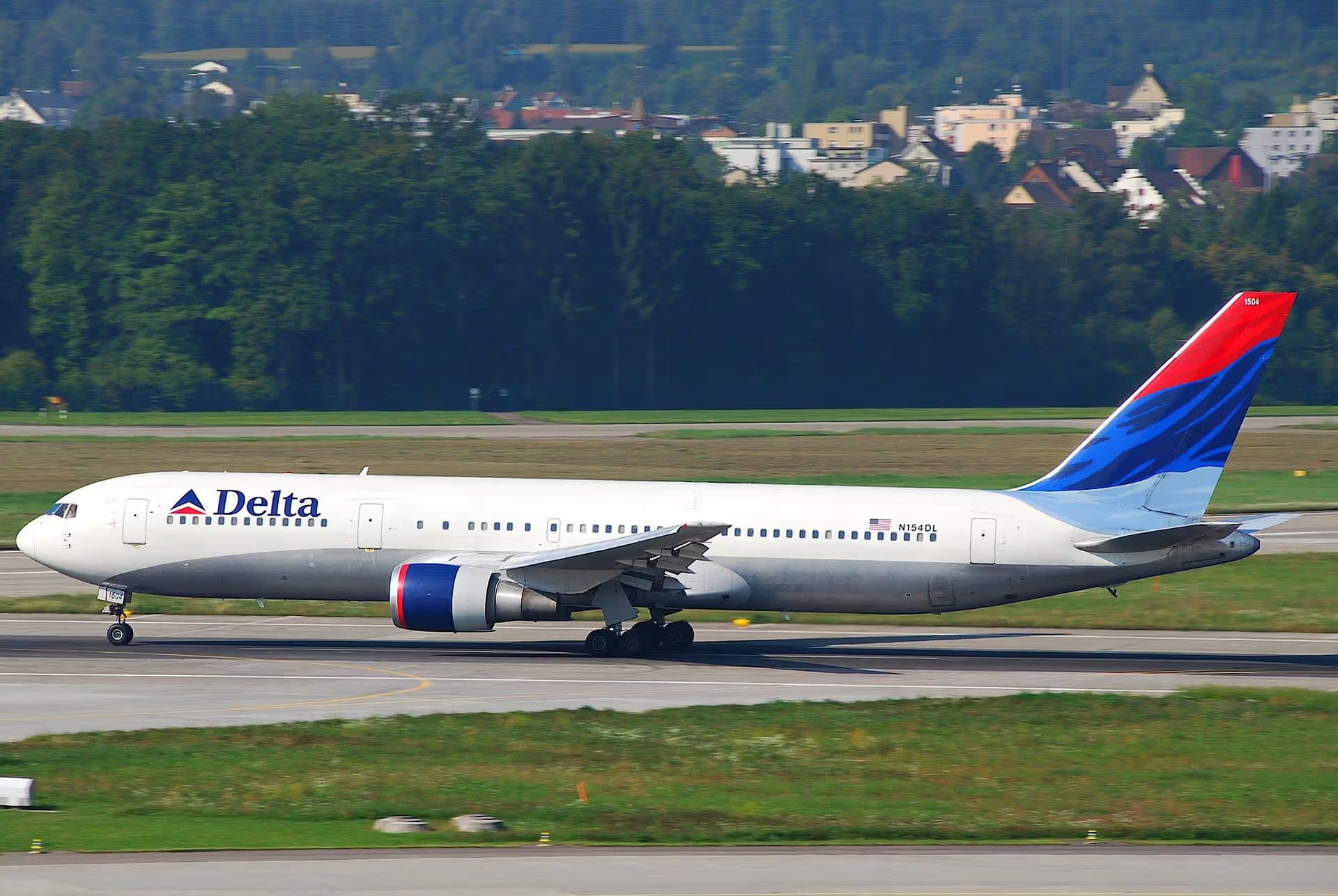 N154DL — Twin-engine aircraft