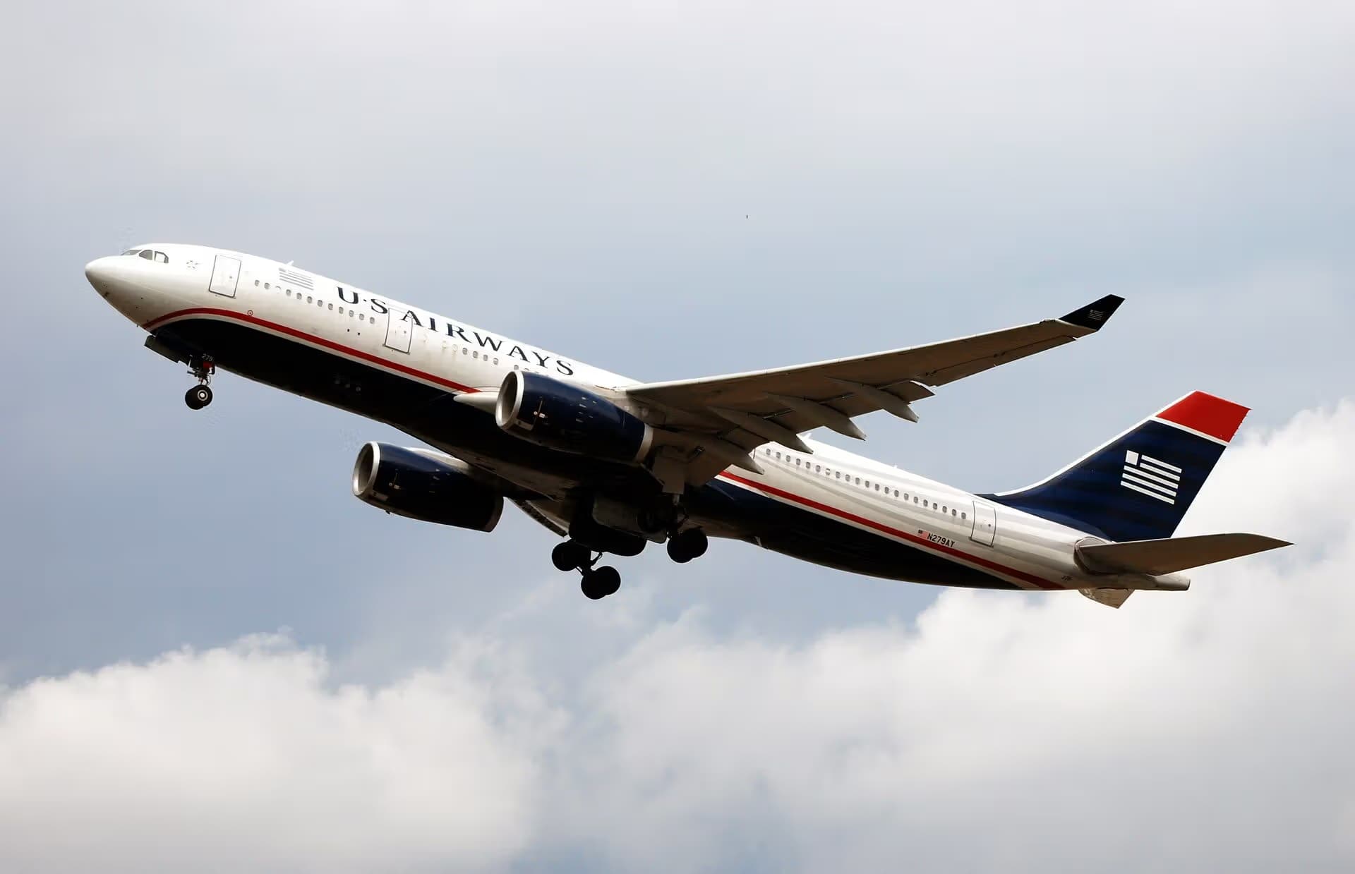N279AY — Twin-engine aircraft