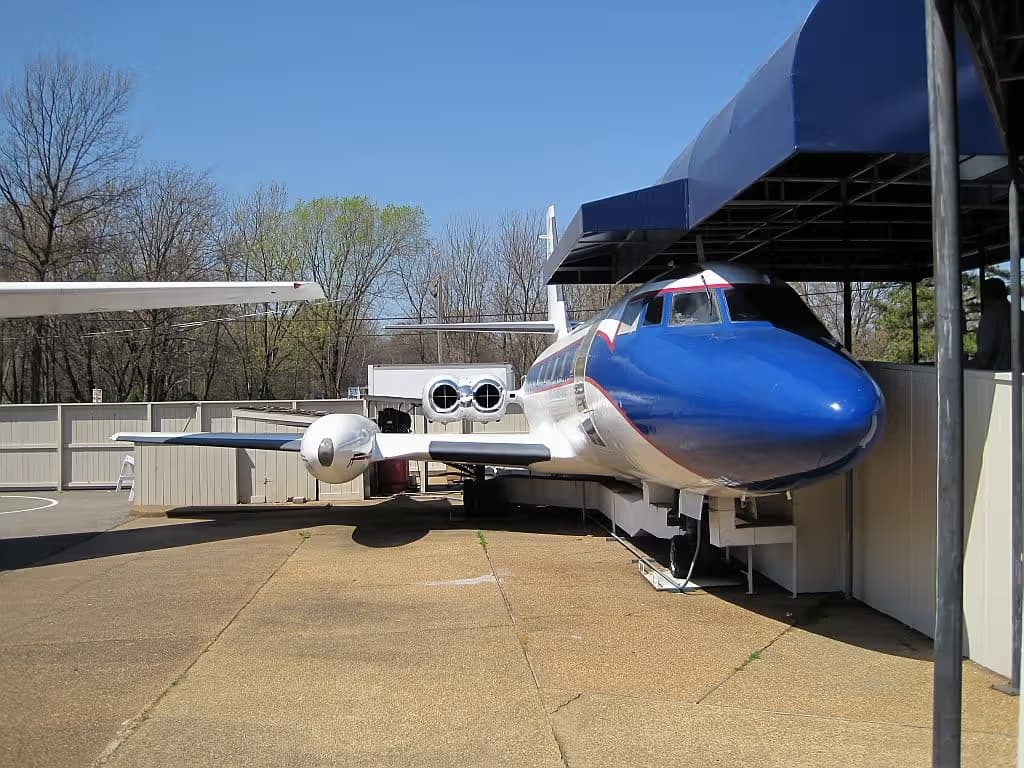 Unidentified — Business jet