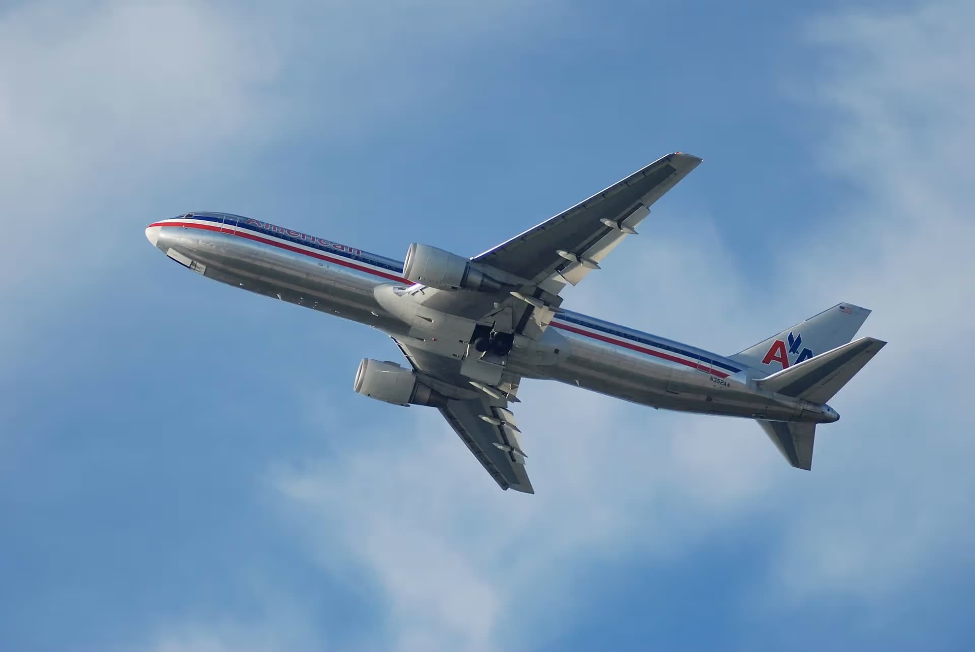 N352AA — Boeing