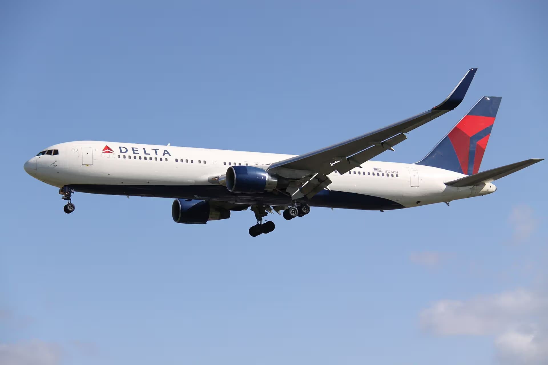 N176DN — Twin-engine aircraft