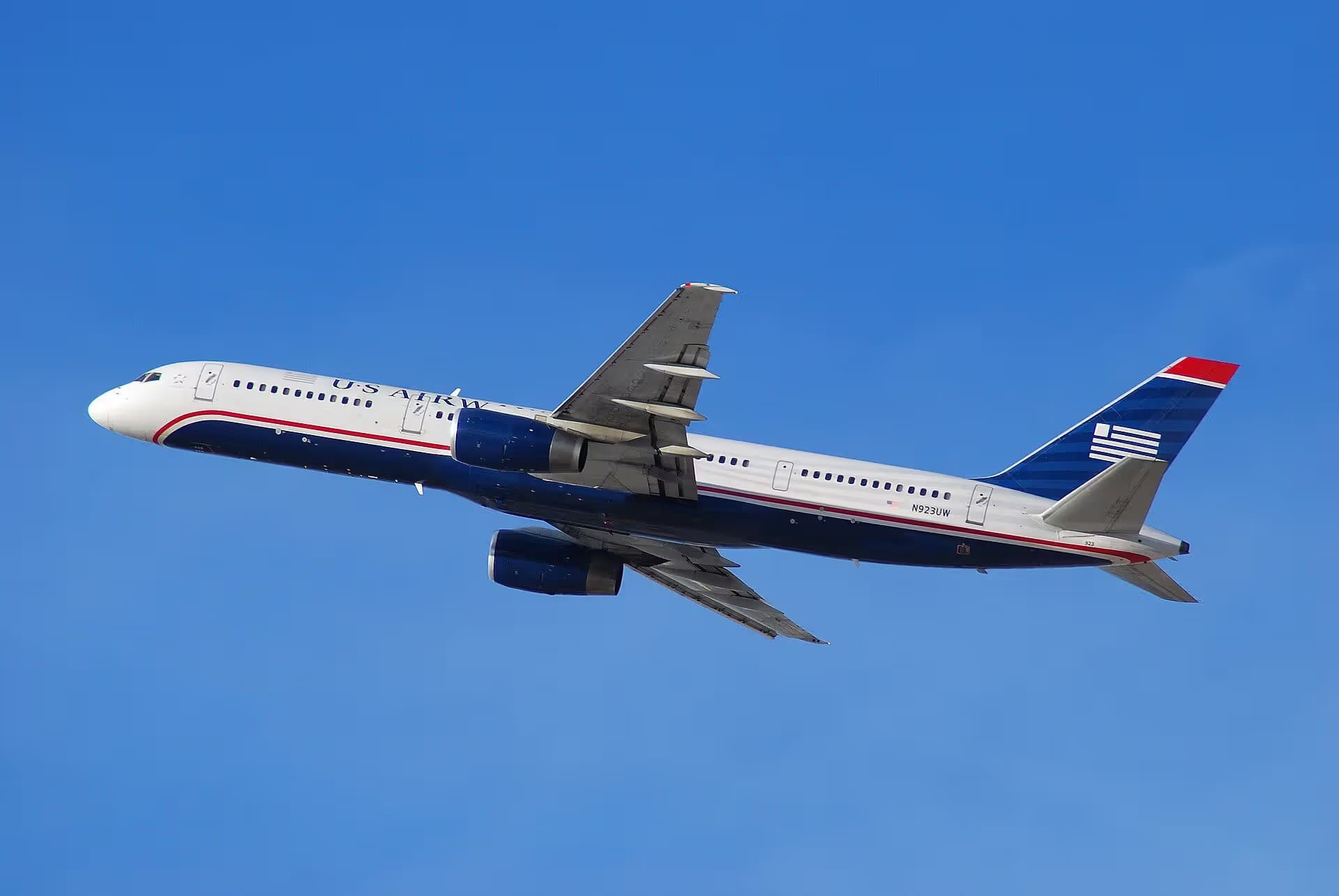 N923UW — Twin-engine aircraft