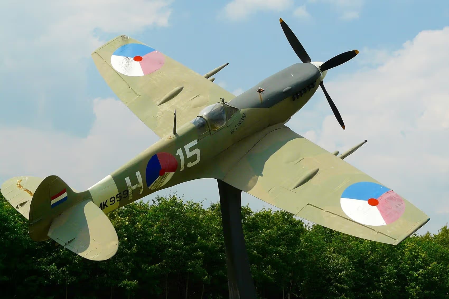 Unidentified — Single-engine aircraft