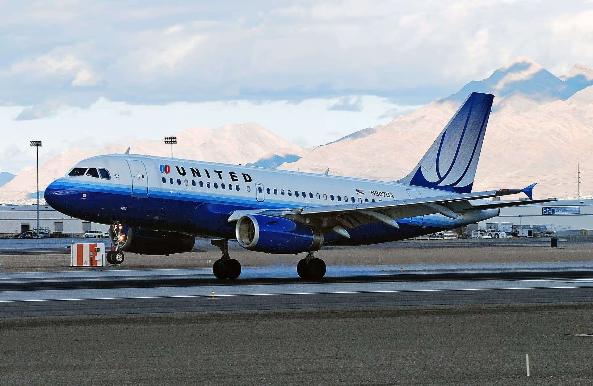 N807UA — Airbus