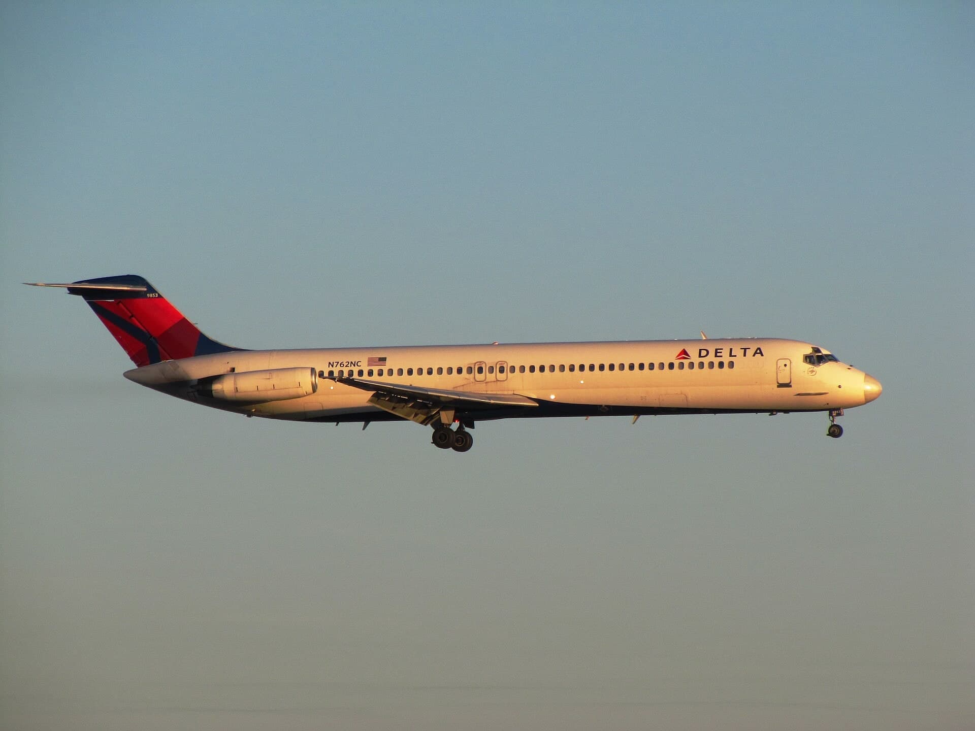 N762NC — Douglas