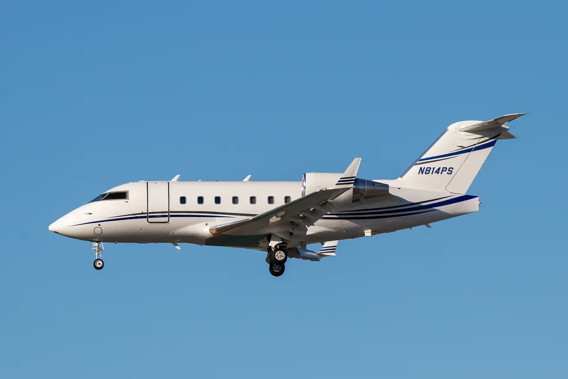 N814PS — Bombardier